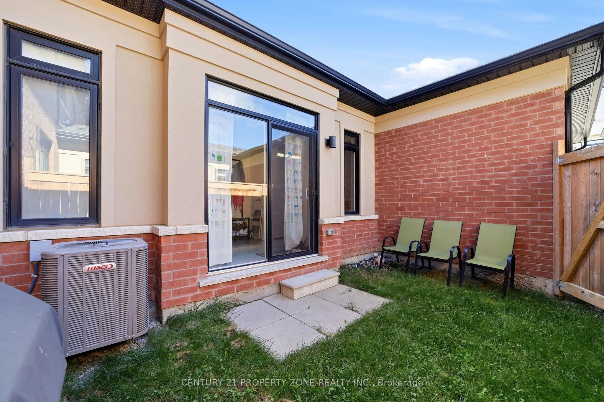 100 Pearman Crescent