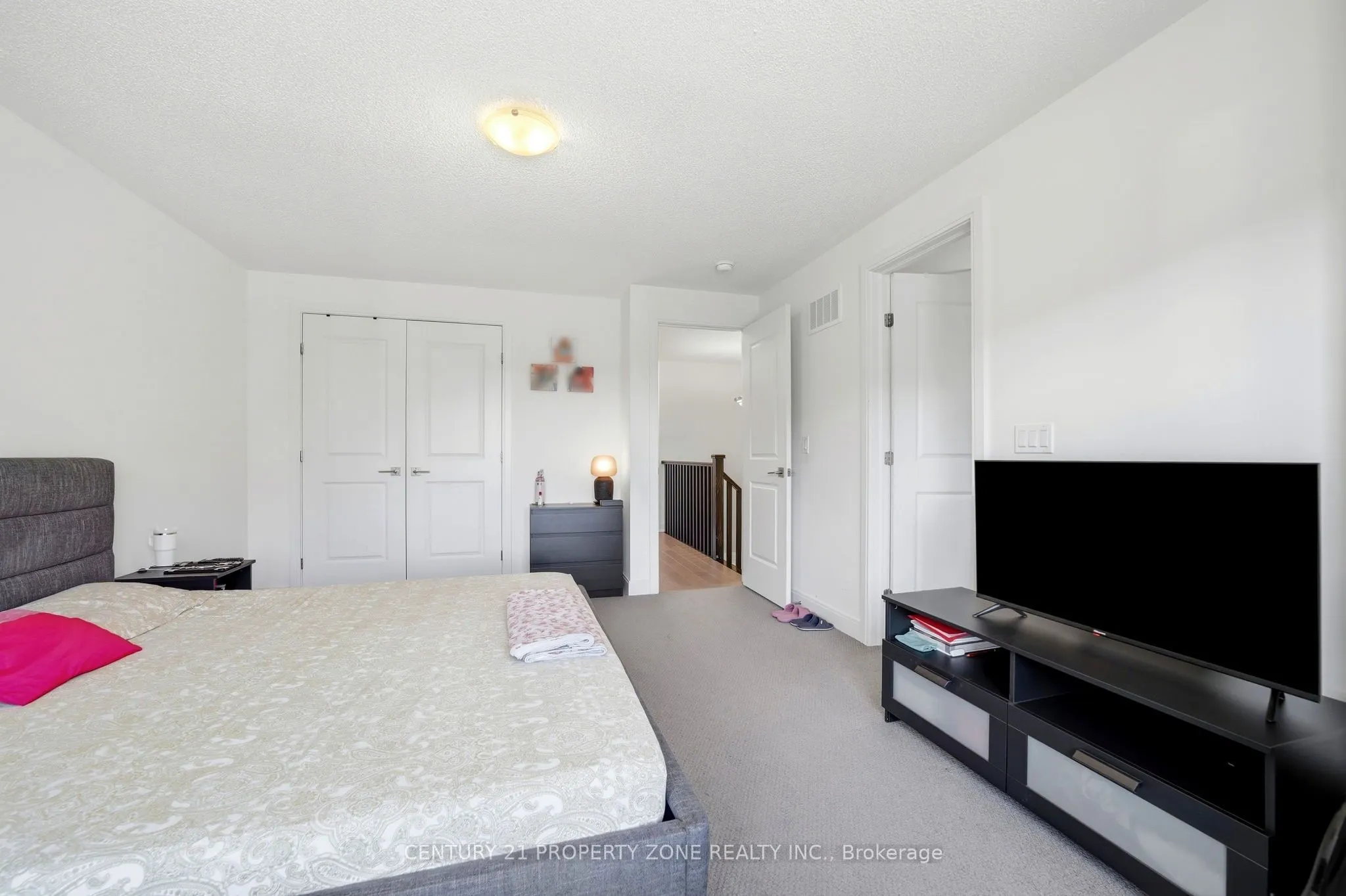 100 Pearman Crescent