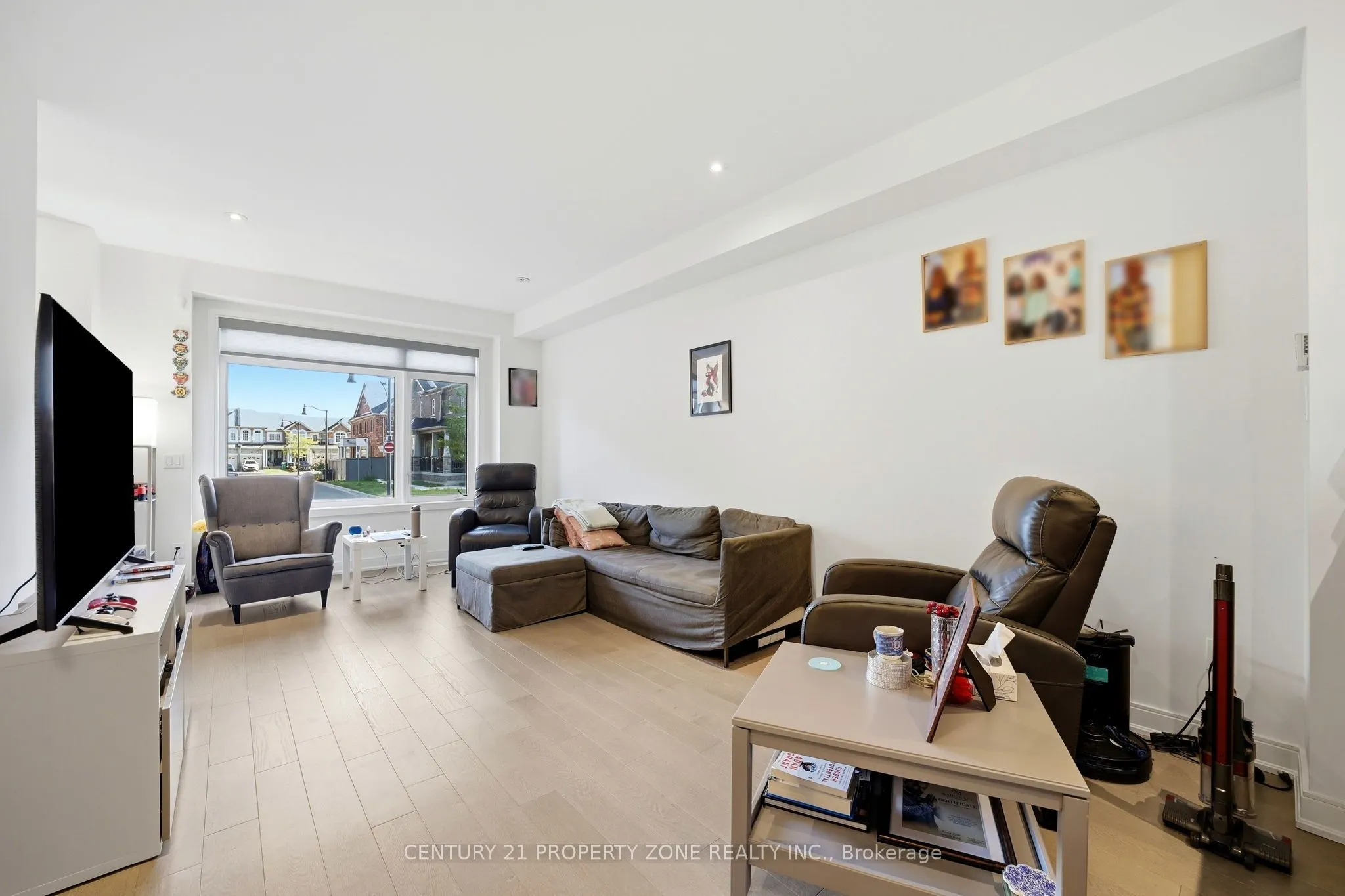 100 Pearman Crescent
