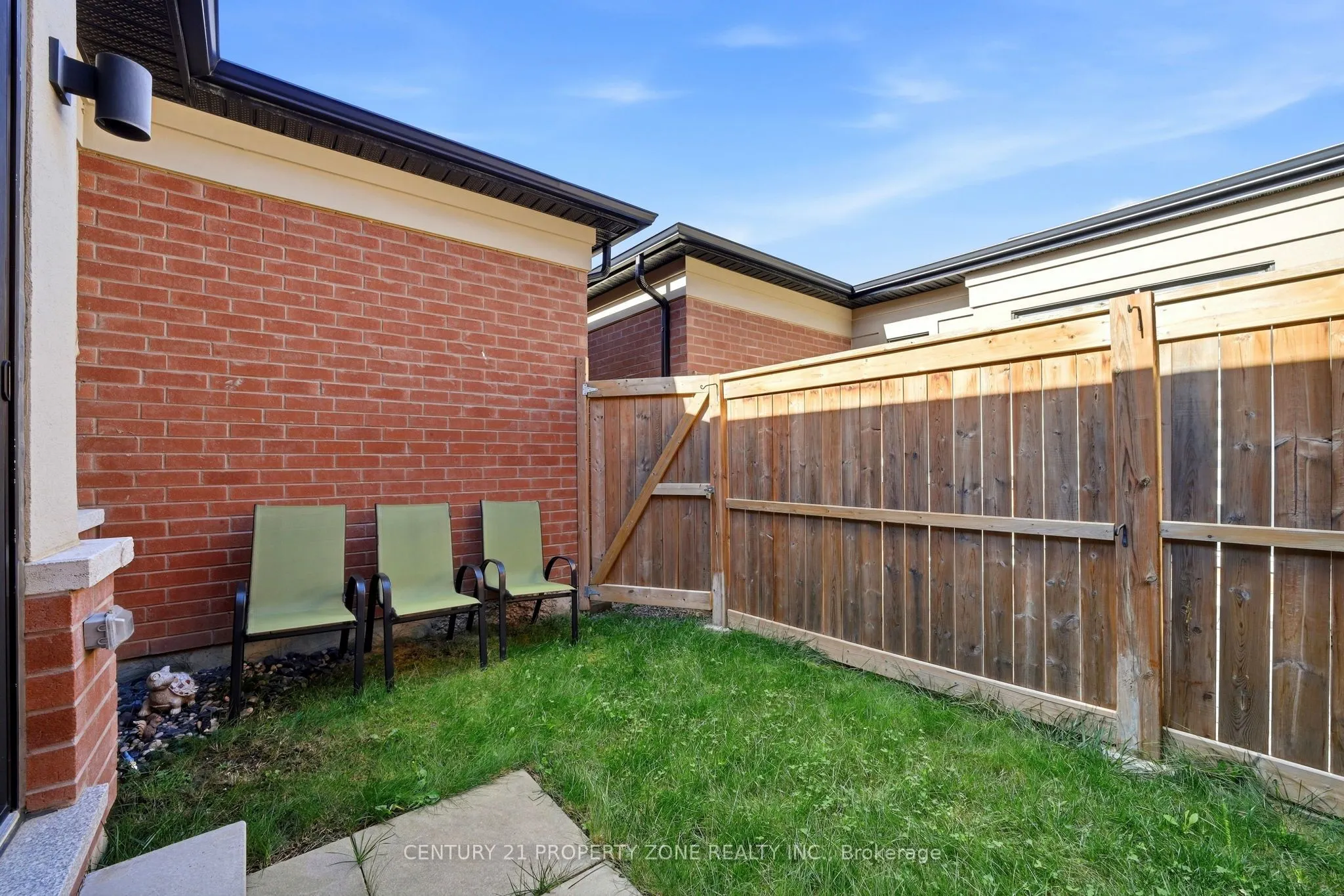 100 Pearman Crescent