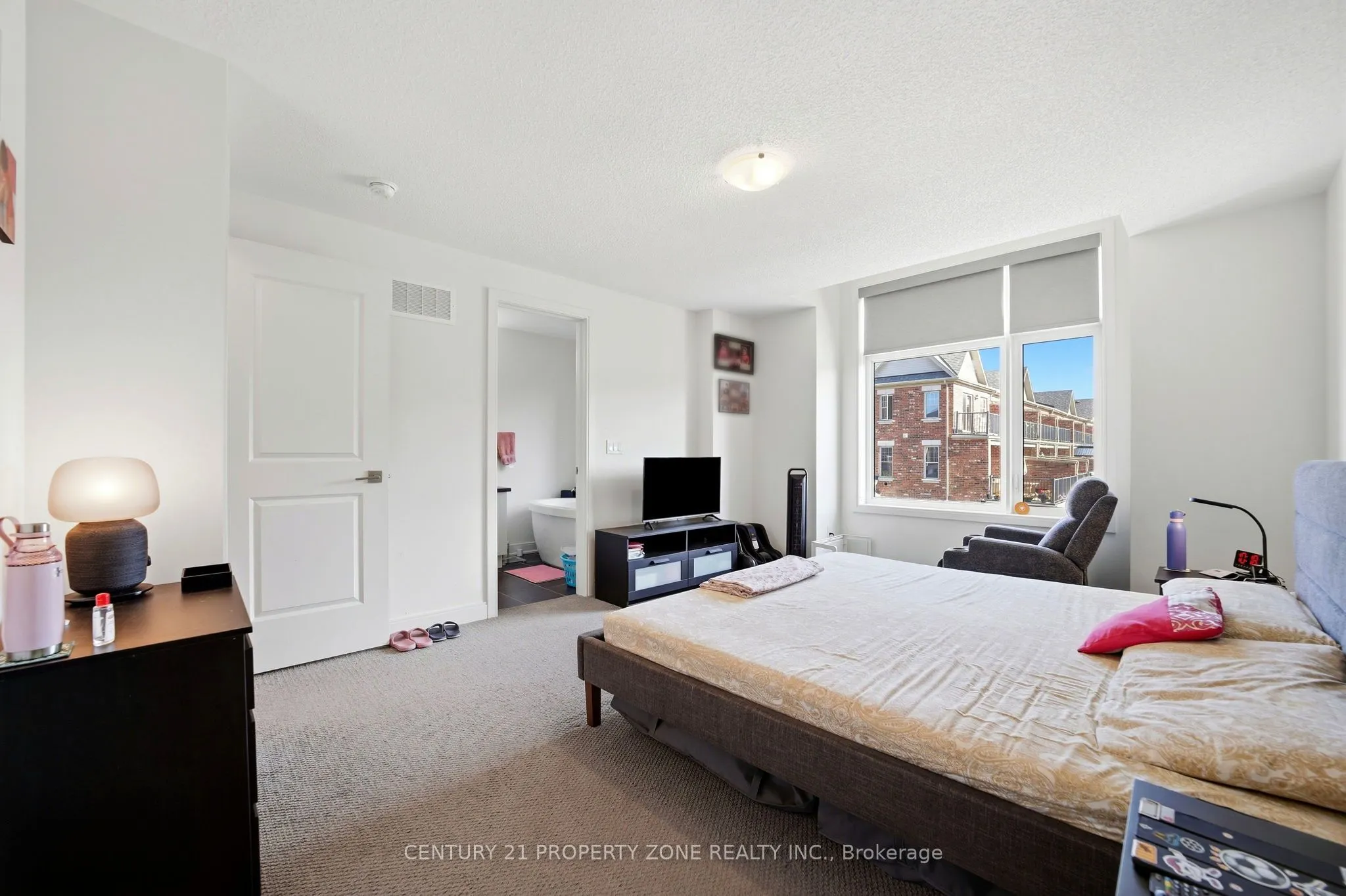 100 Pearman Crescent