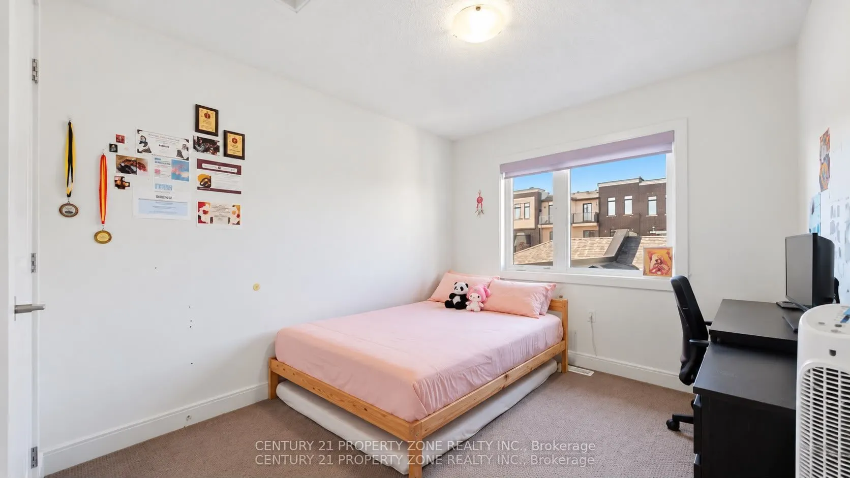 100 Pearman Crescent