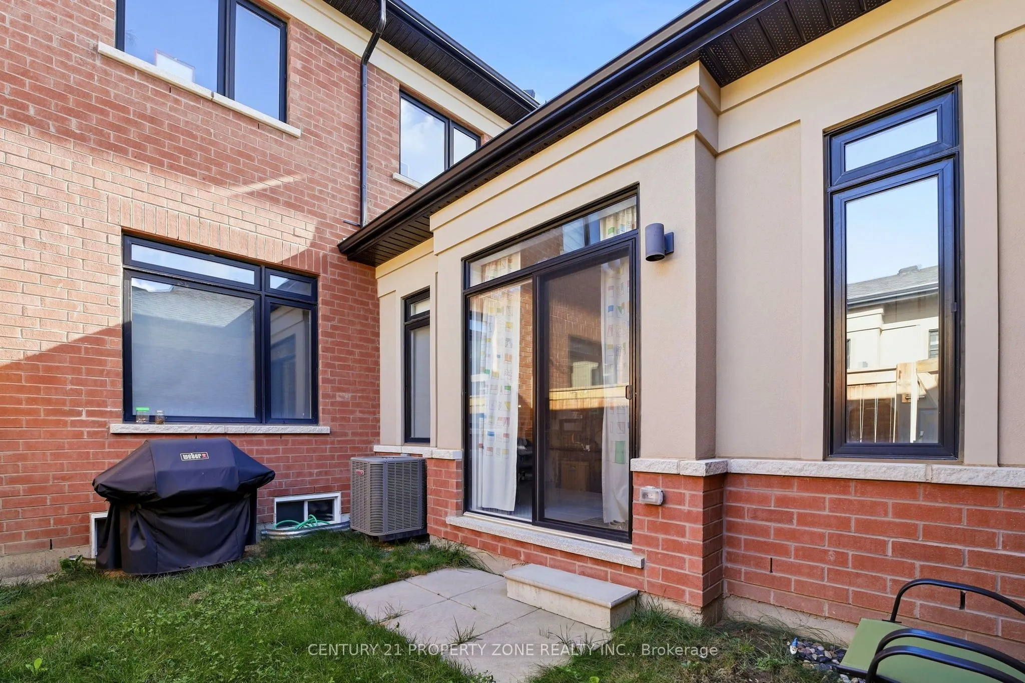100 Pearman Crescent