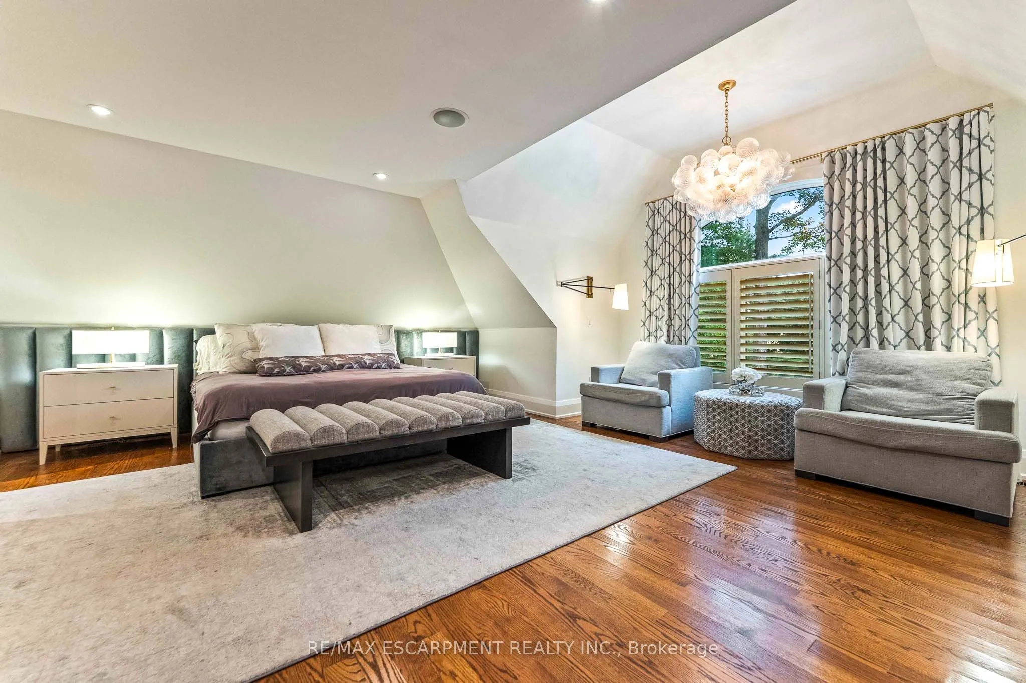 2209 Pineneedle Row