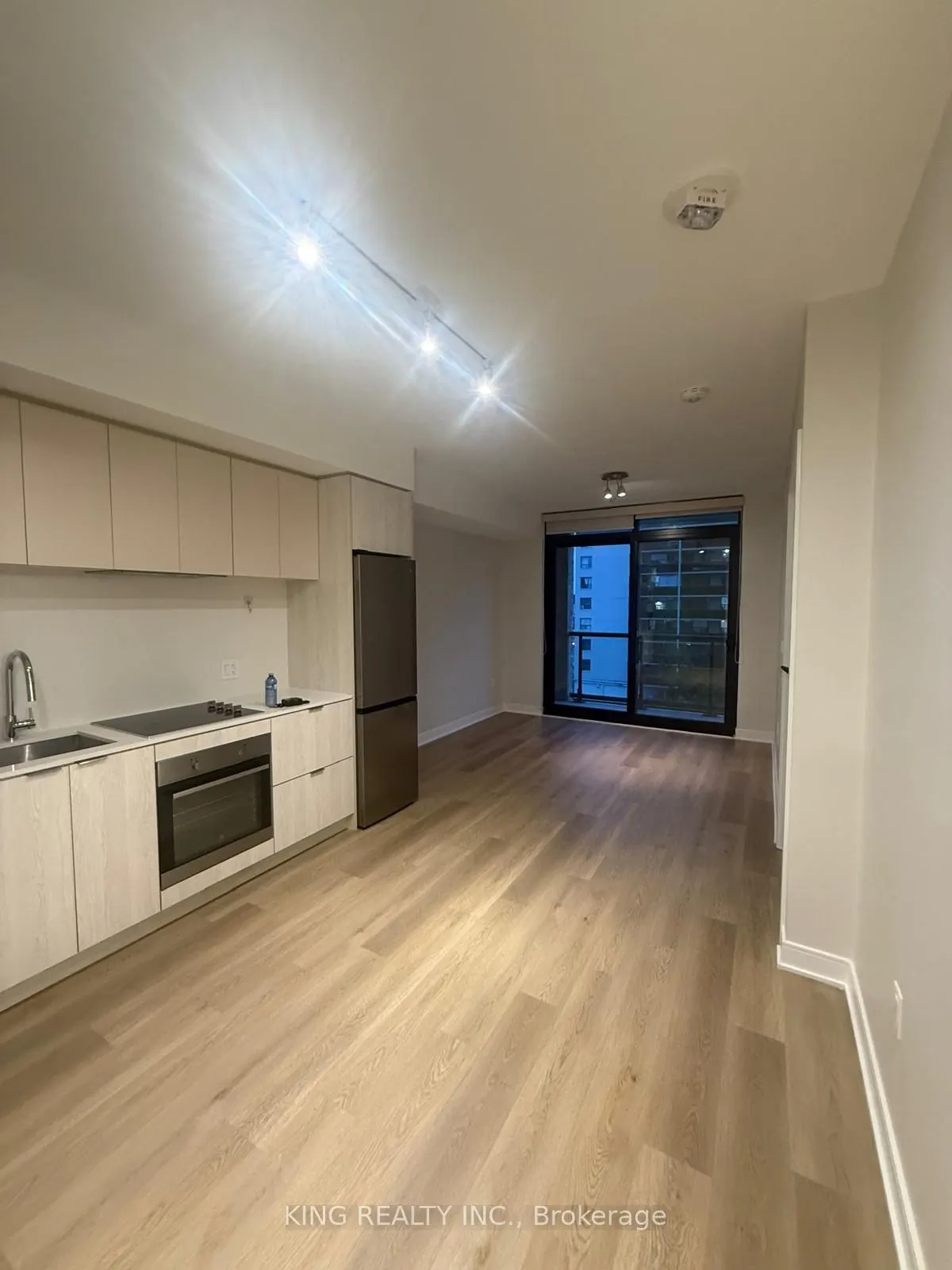 86 Dundas Street E #411