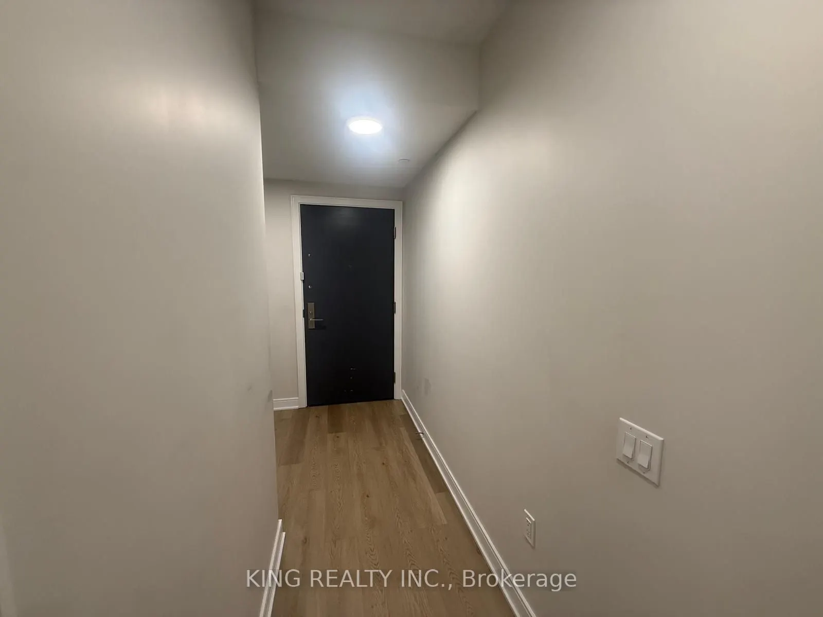 86 Dundas Street E #411