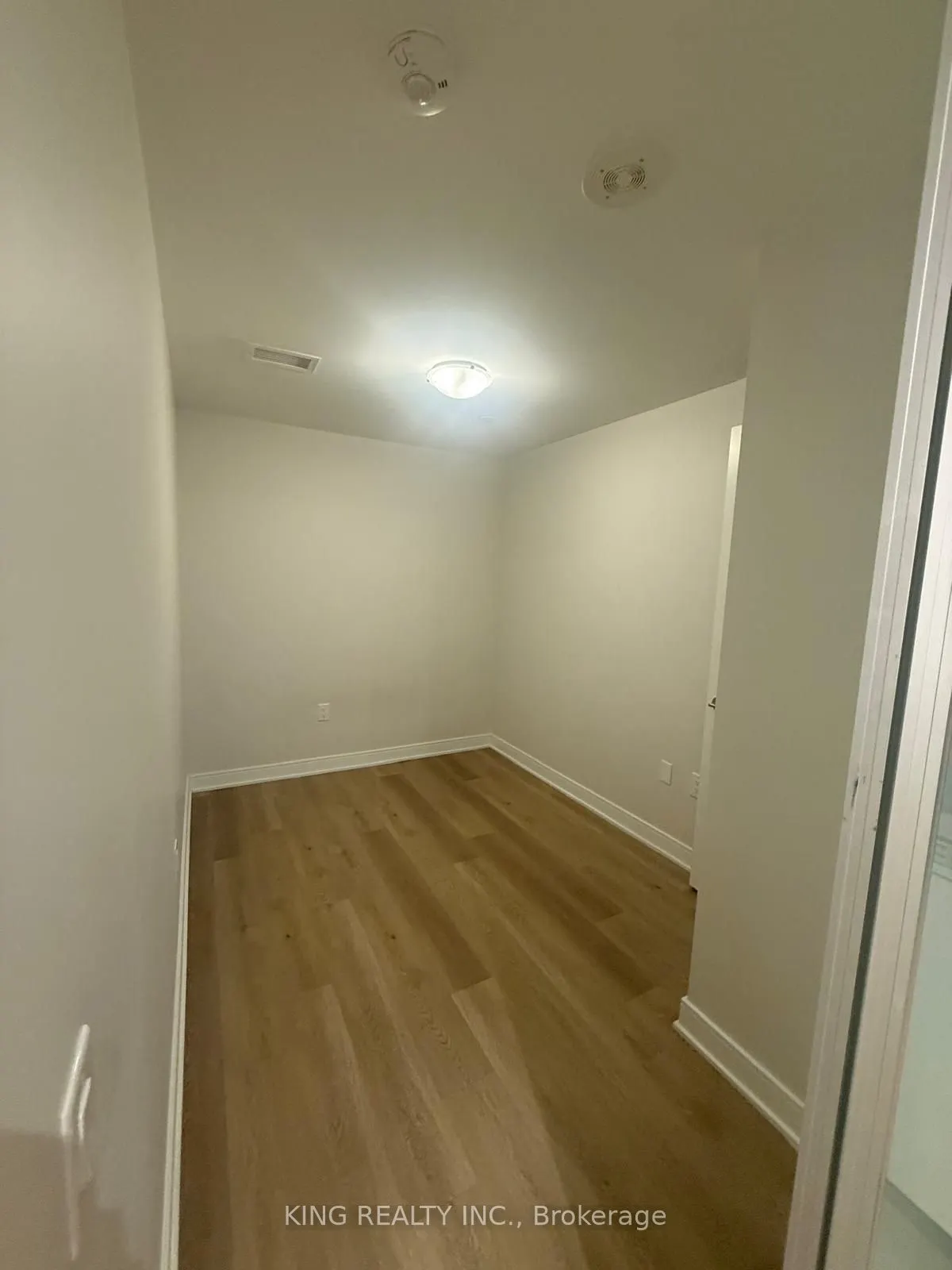 86 Dundas Street E #411