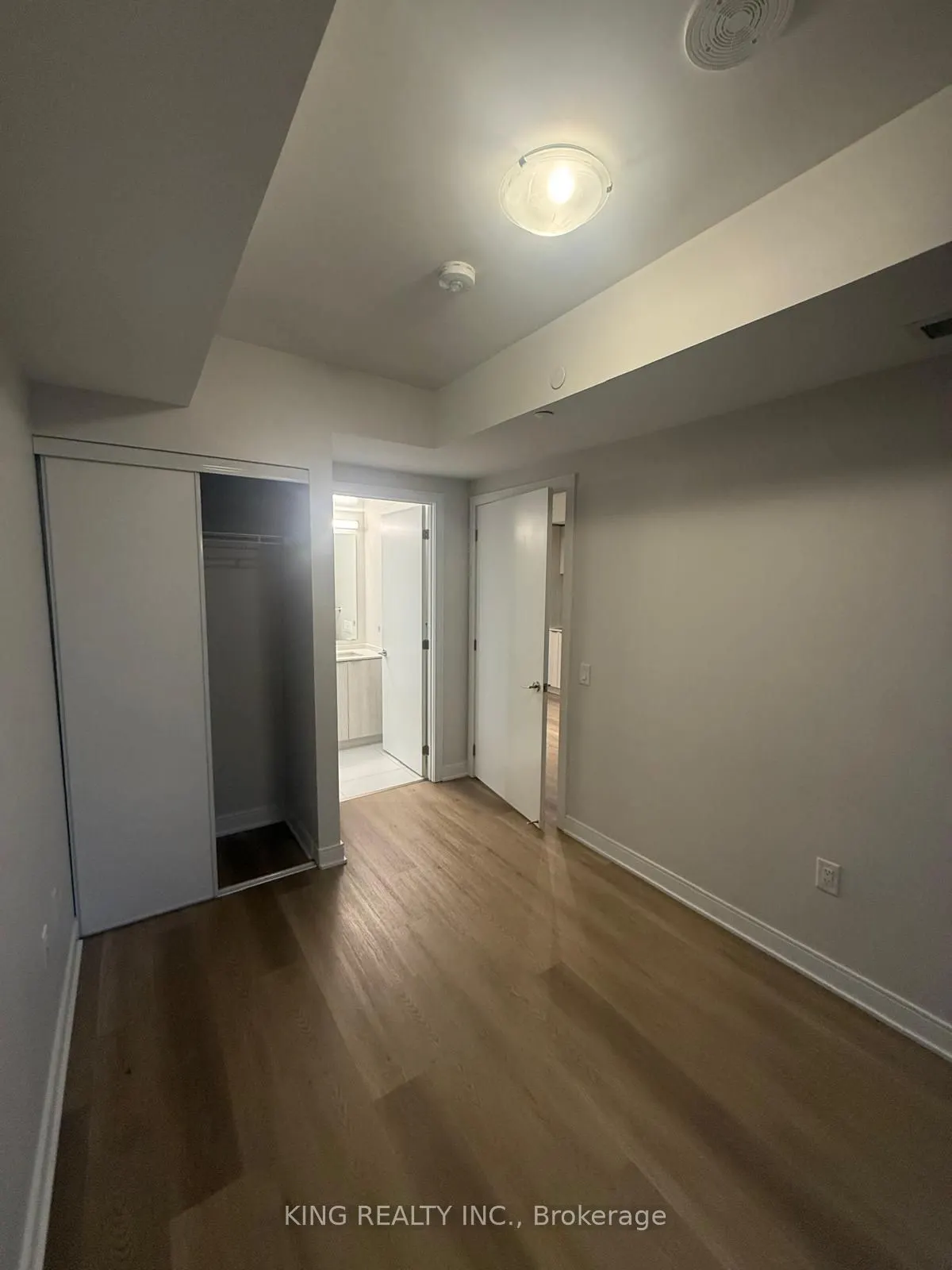 86 Dundas Street E #411
