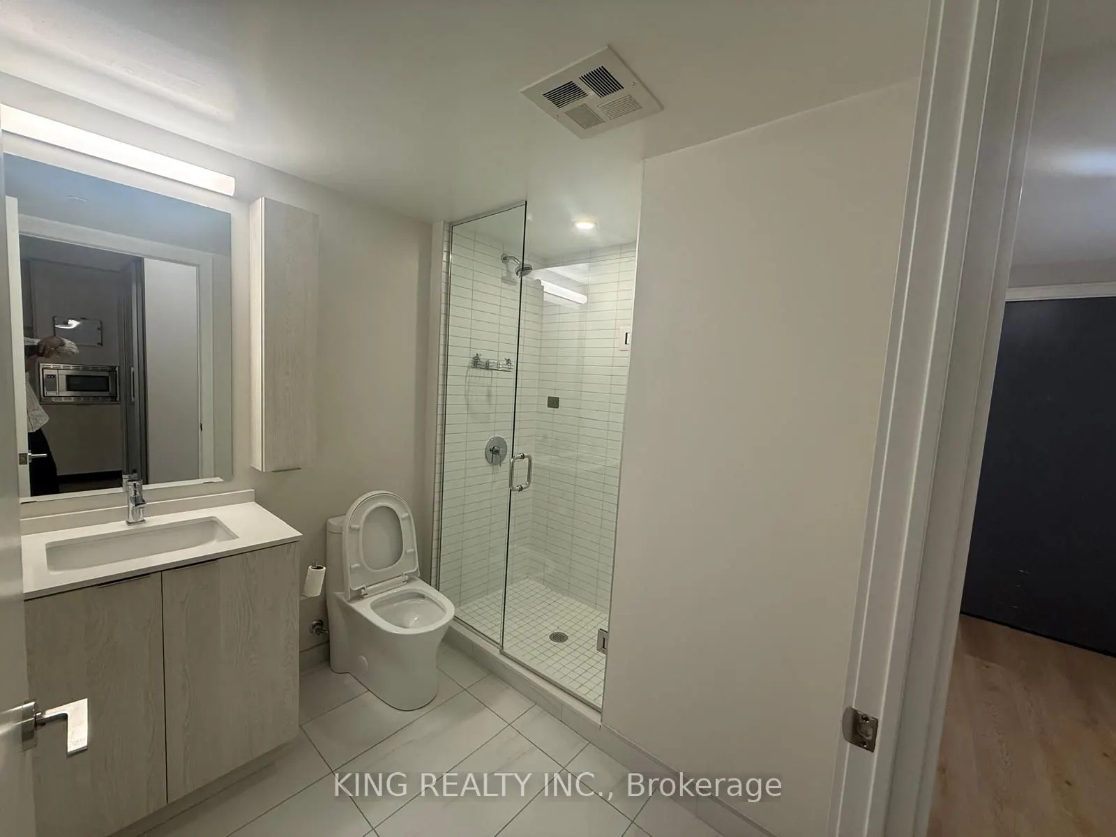 86 Dundas Street E #411