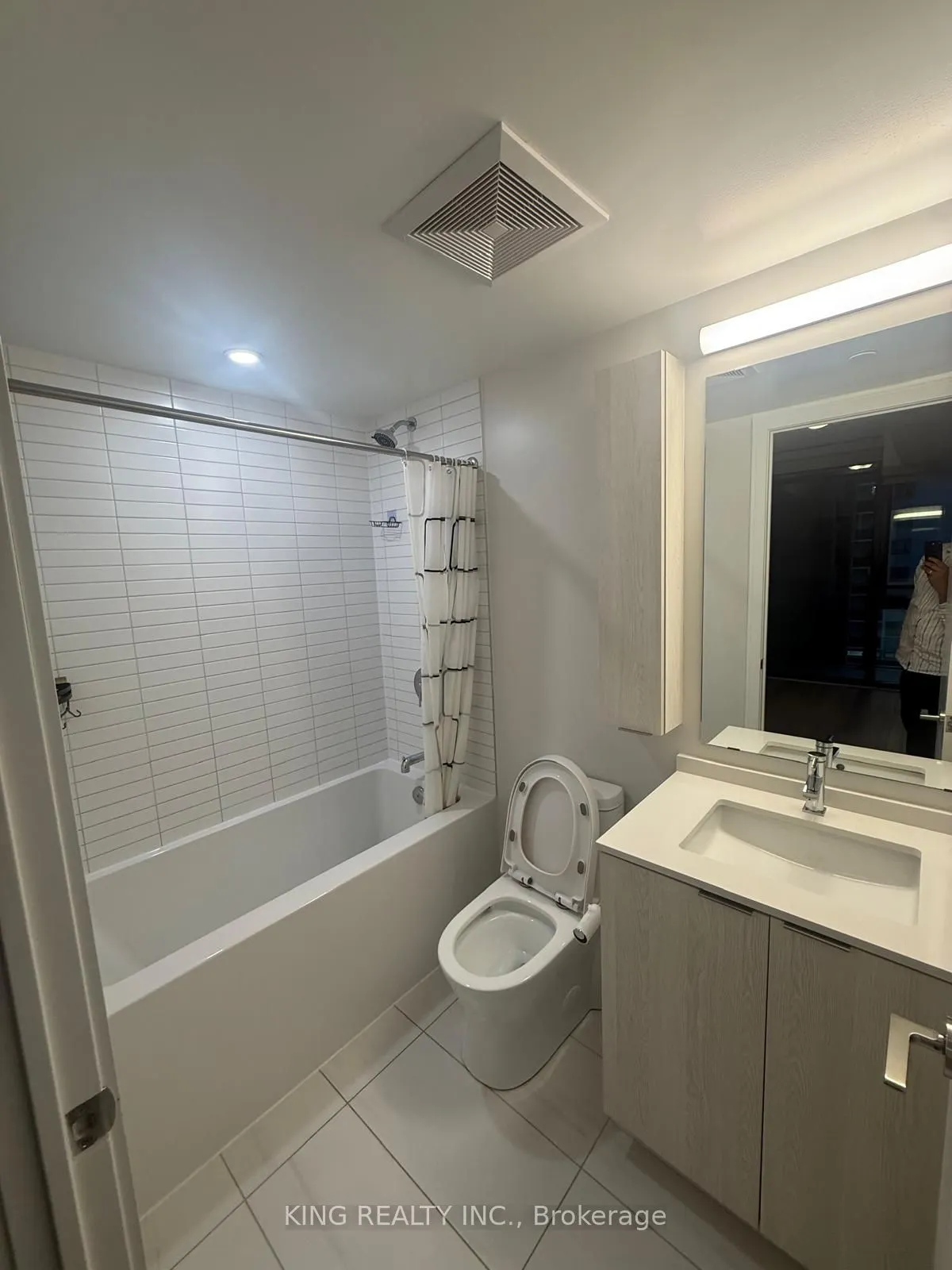 86 Dundas Street E #411
