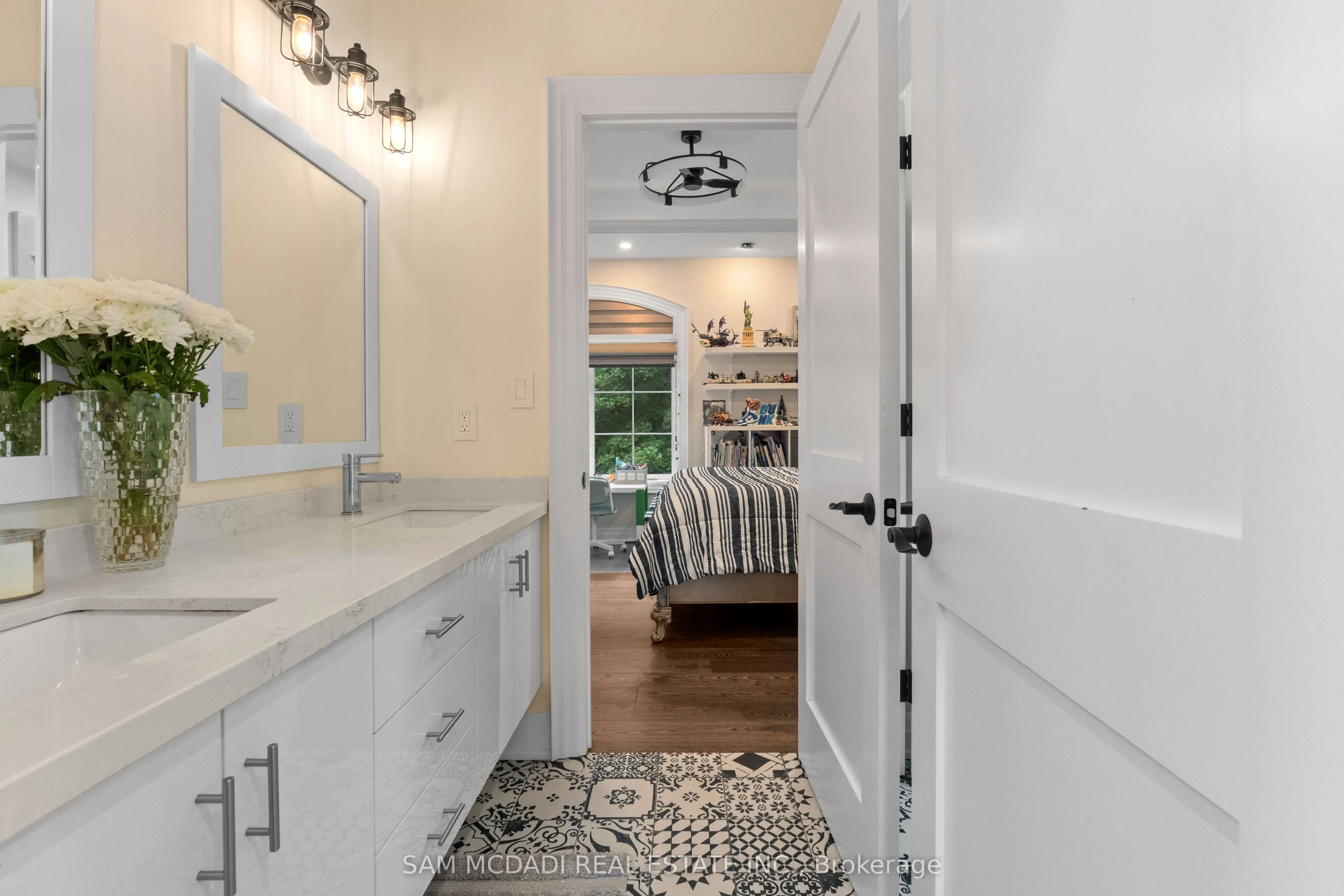 834 Edistel Crescent