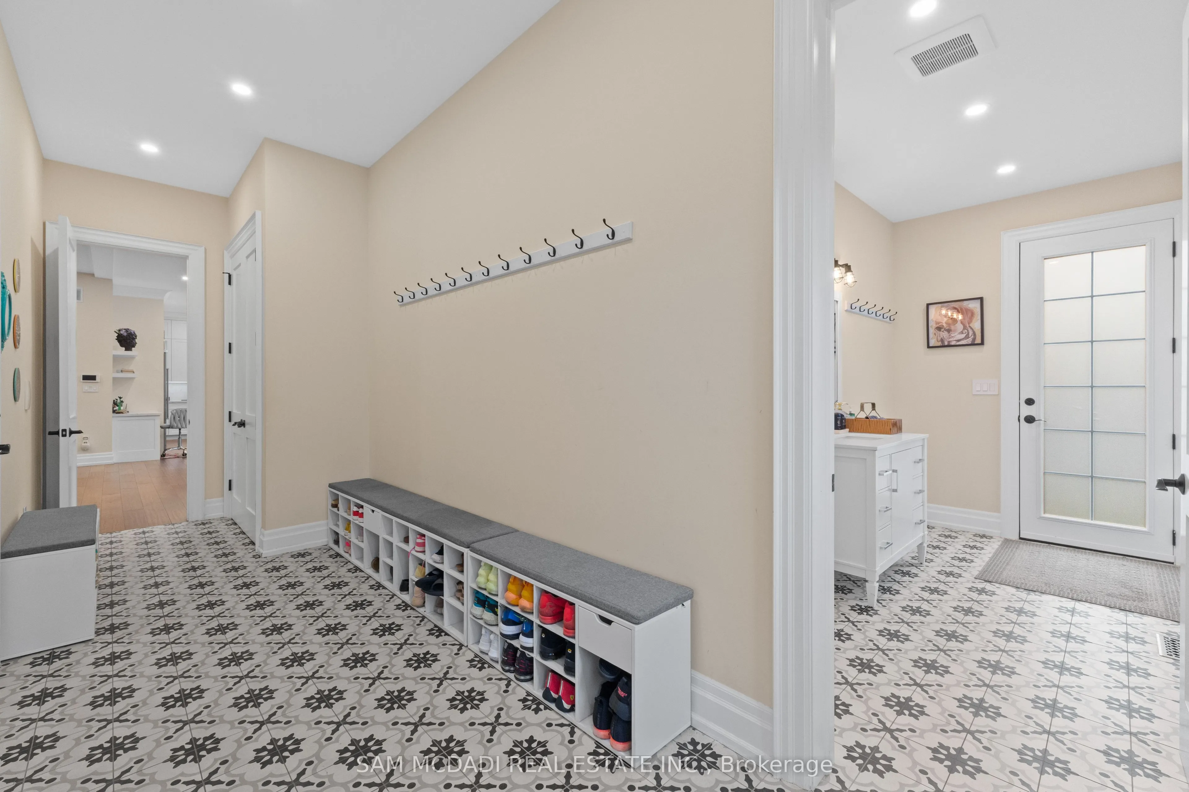 834 Edistel Crescent