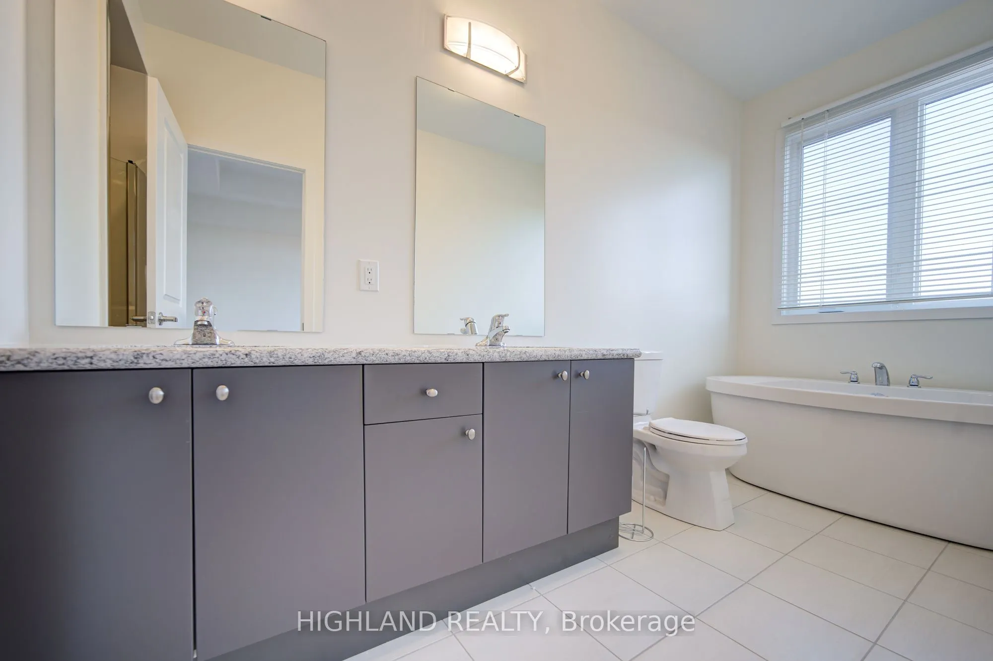 1164 Dartmouth Crescent