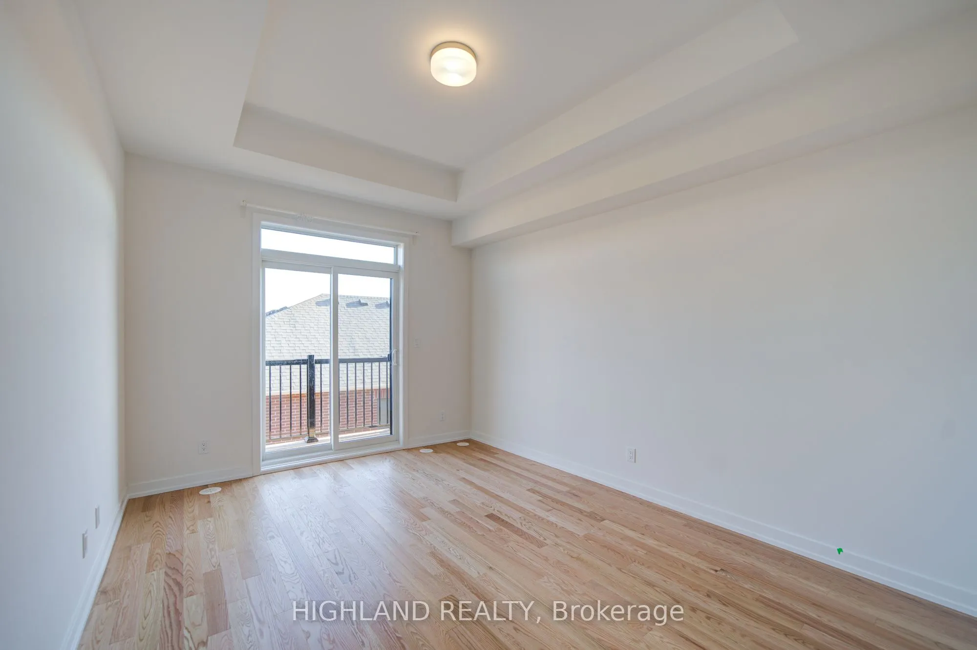 1164 Dartmouth Crescent