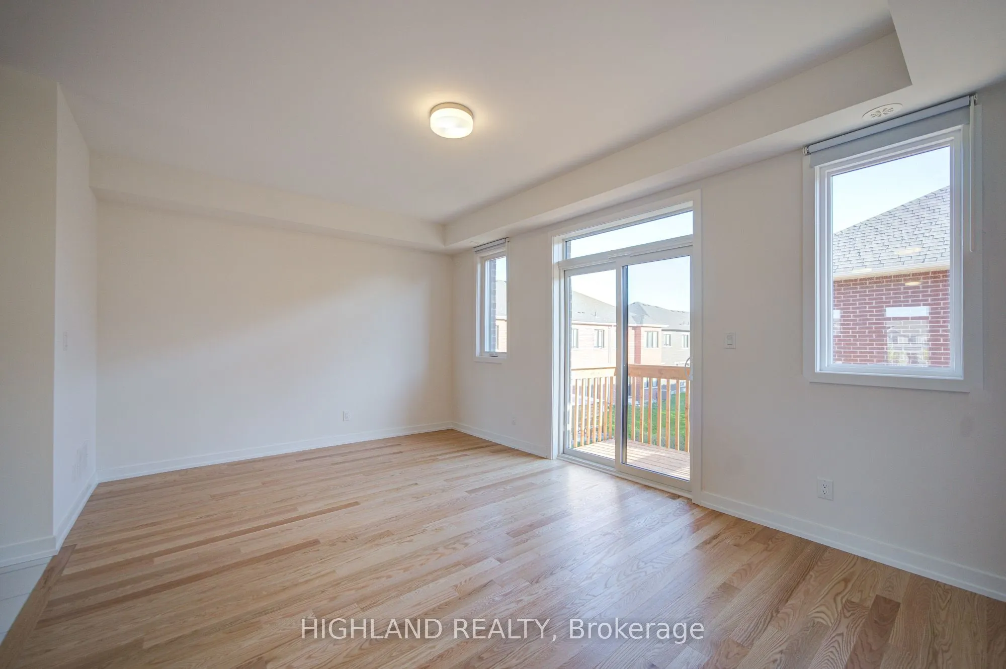 1164 Dartmouth Crescent
