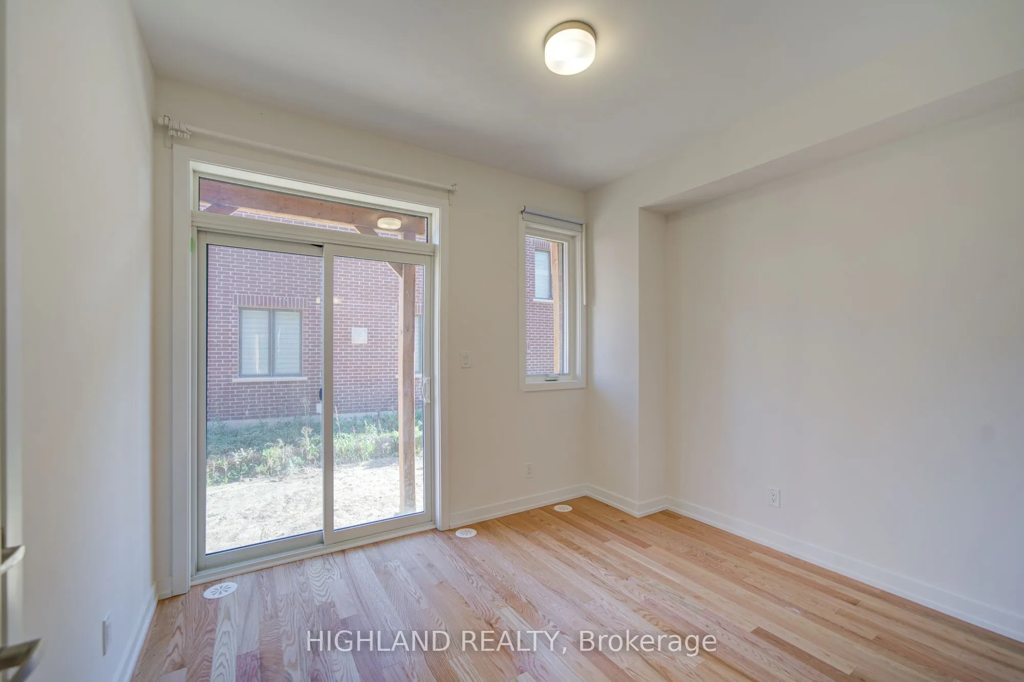 1164 Dartmouth Crescent