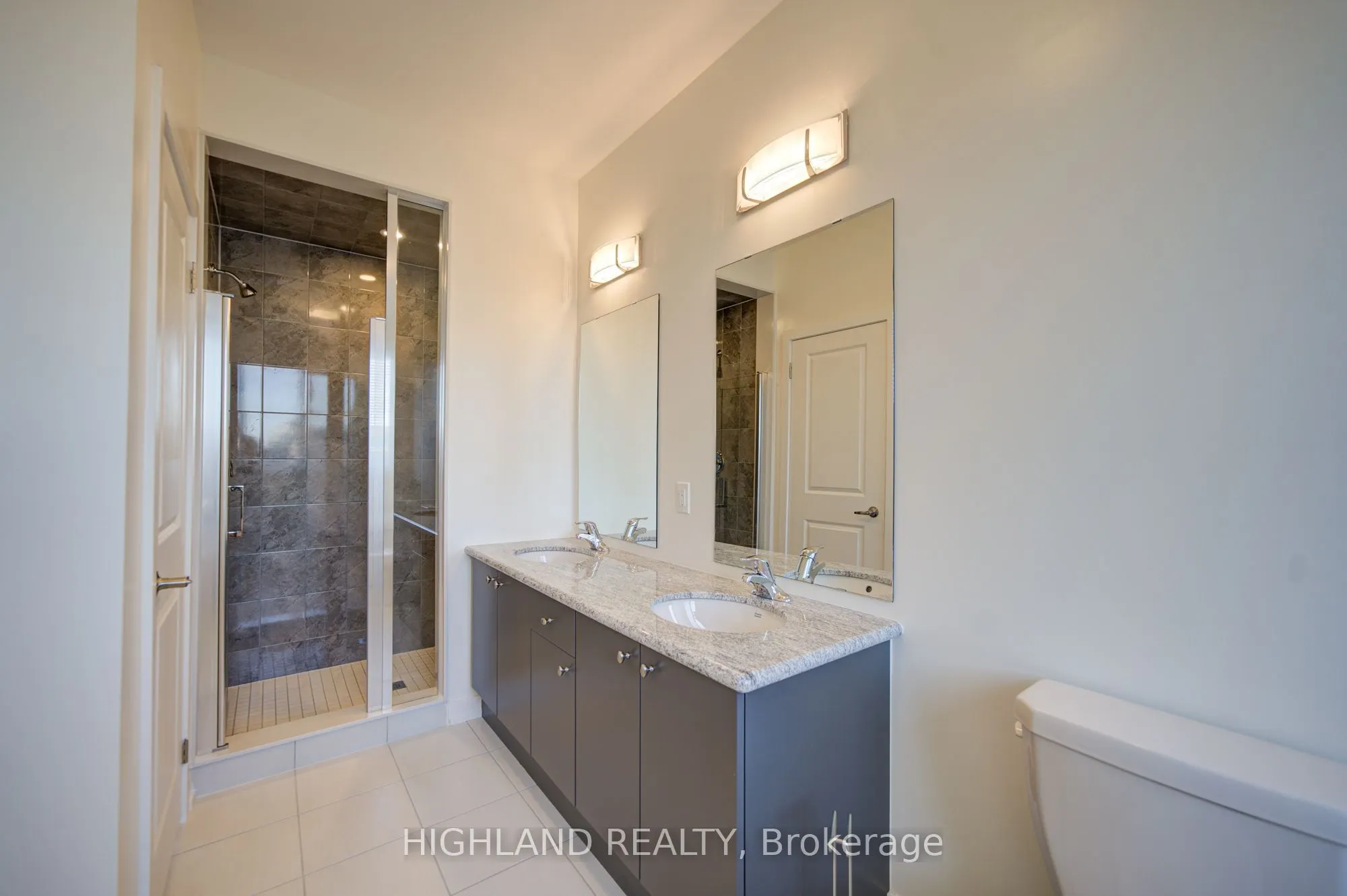 1164 Dartmouth Crescent
