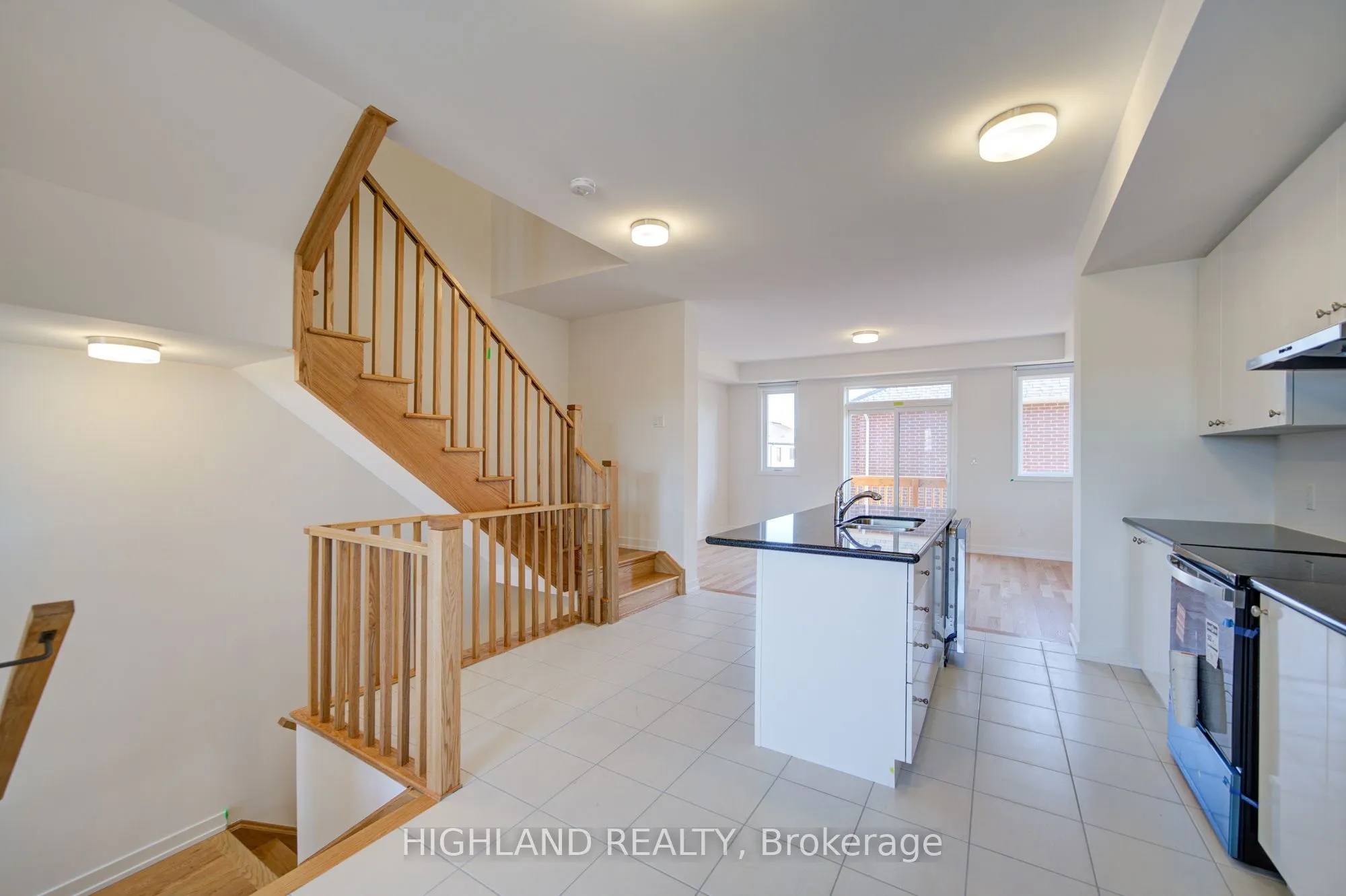 1164 Dartmouth Crescent