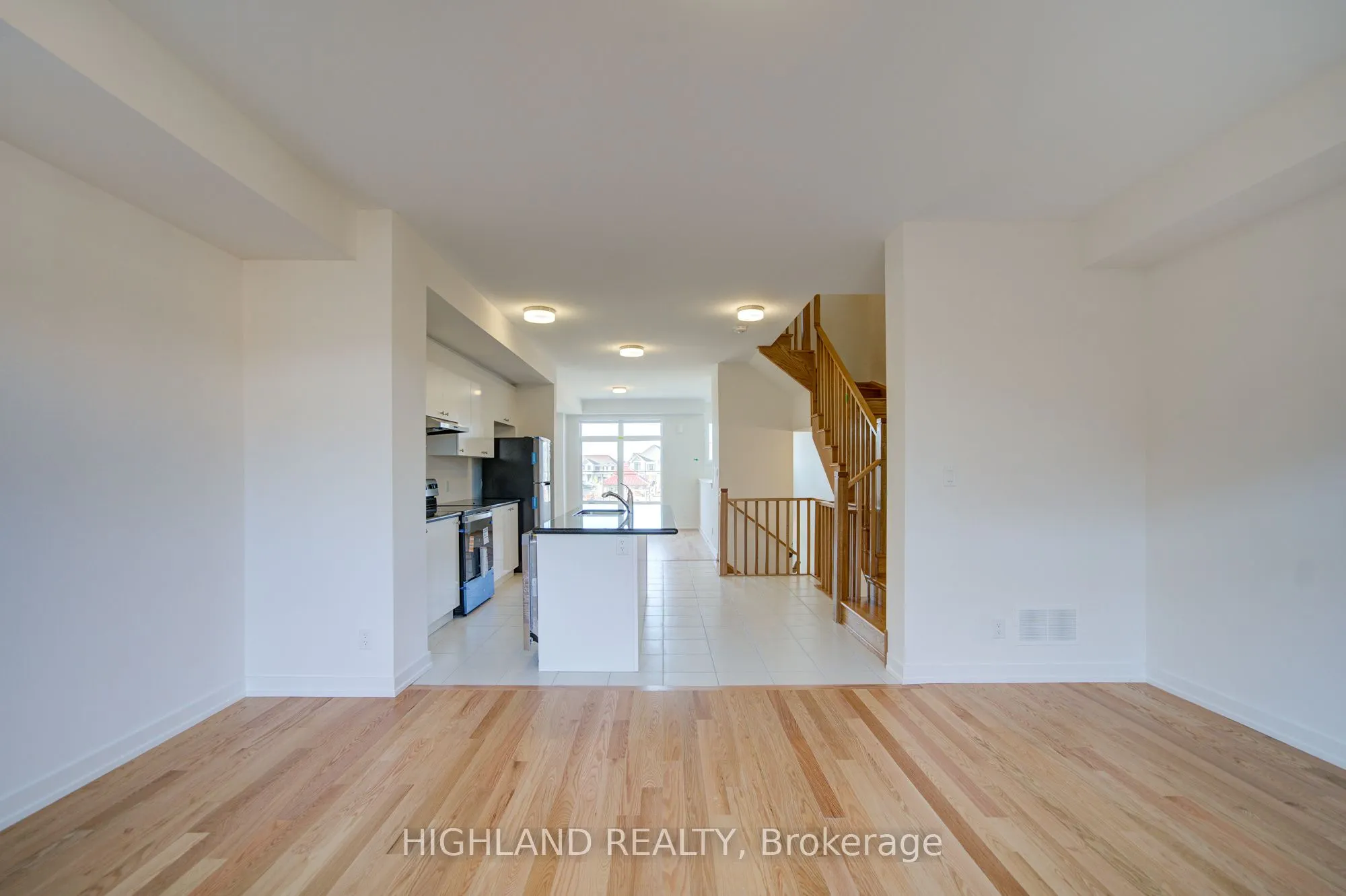 1164 Dartmouth Crescent