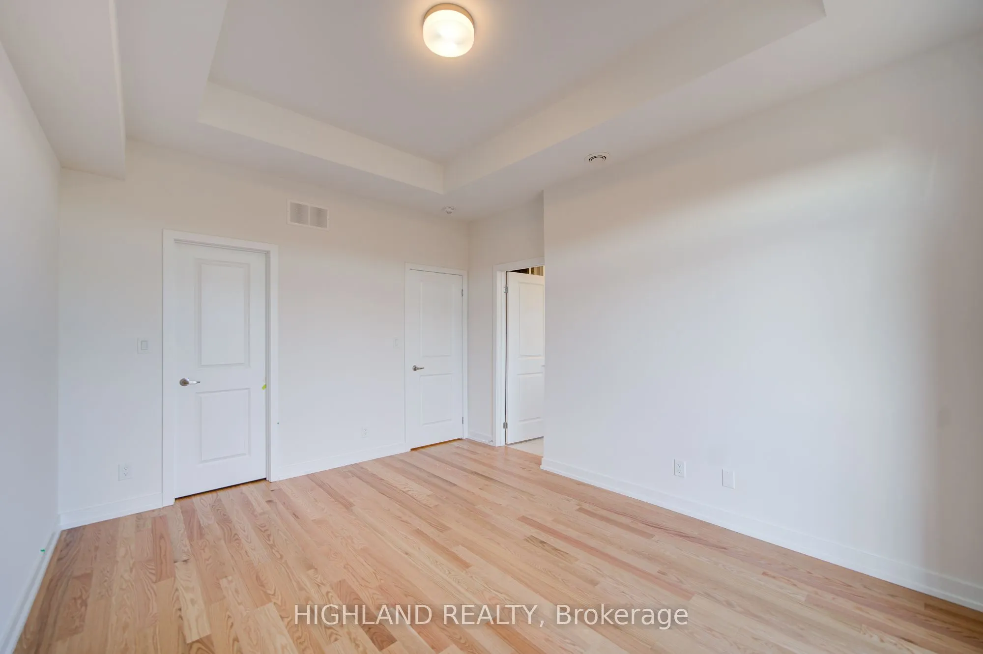 1164 Dartmouth Crescent