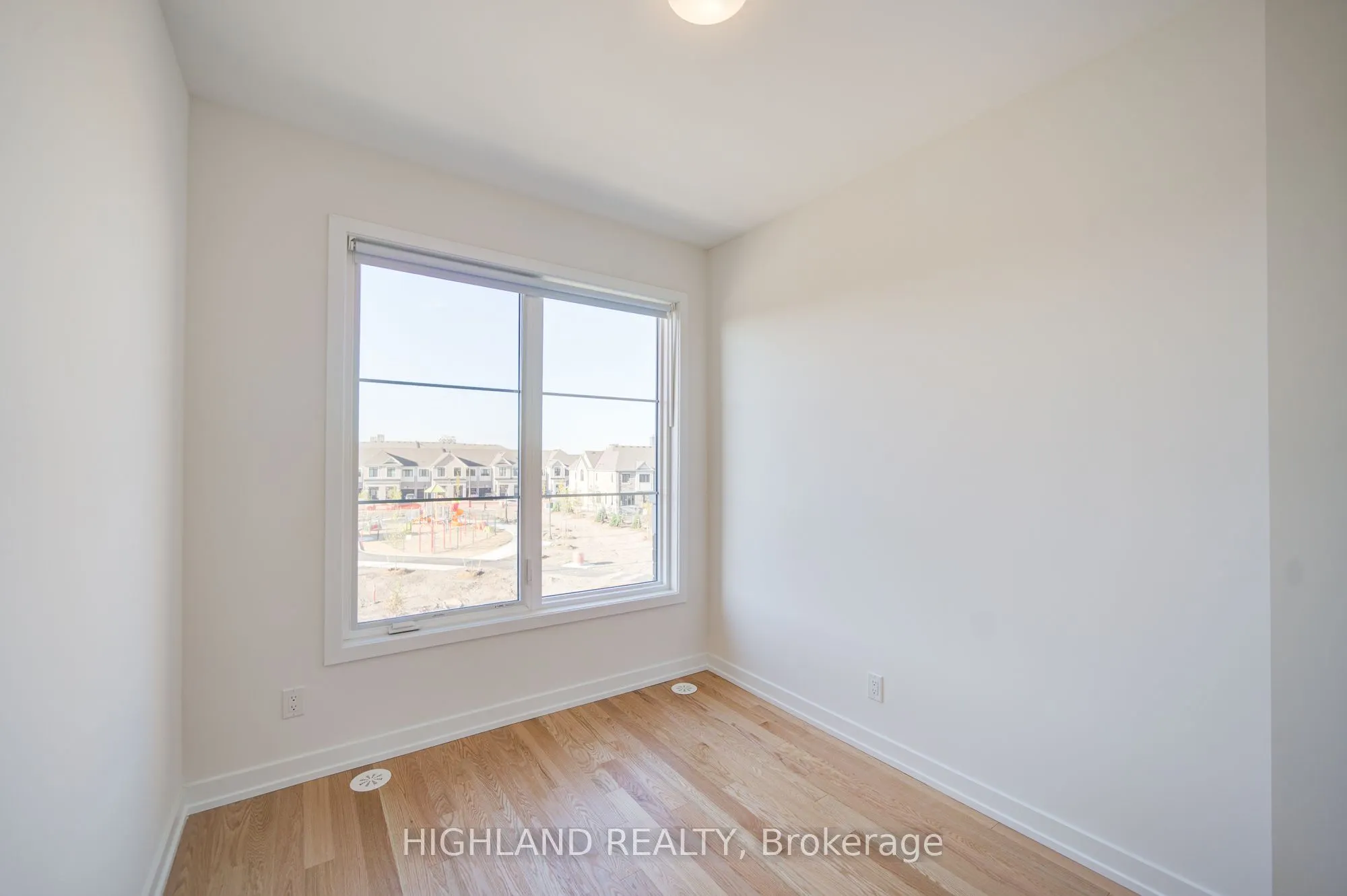 1164 Dartmouth Crescent