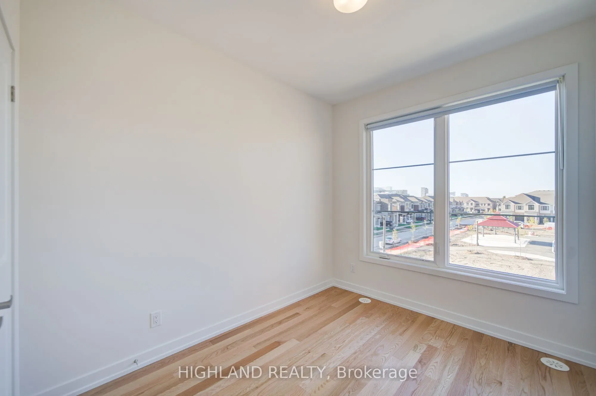 1164 Dartmouth Crescent