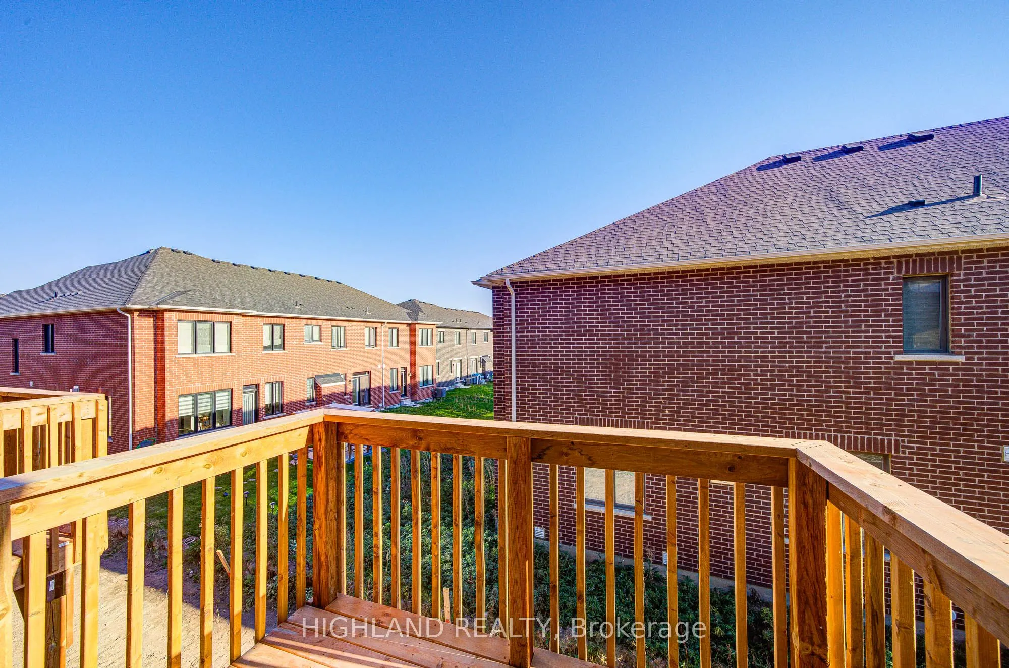 1164 Dartmouth Crescent