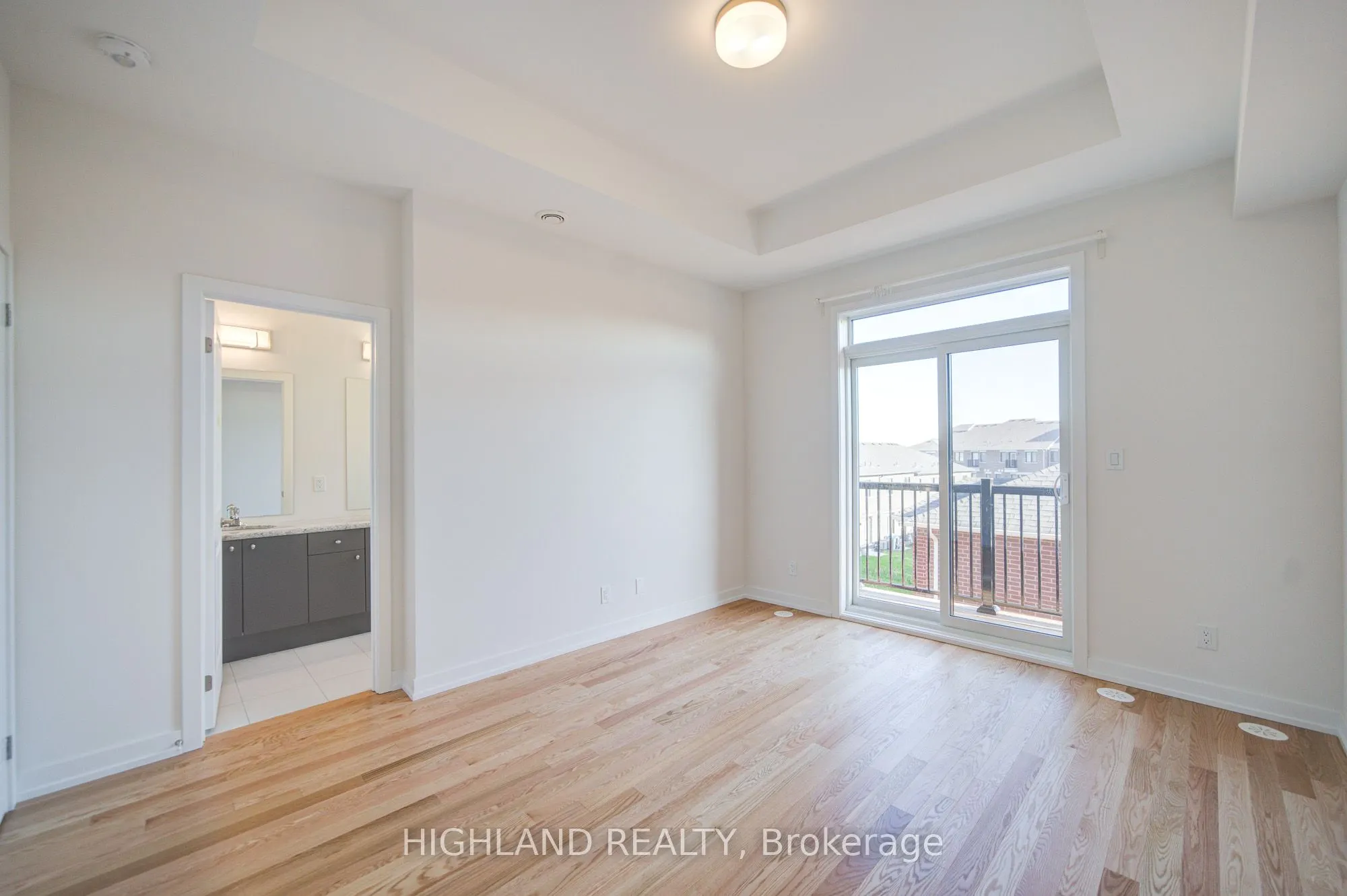 1164 Dartmouth Crescent