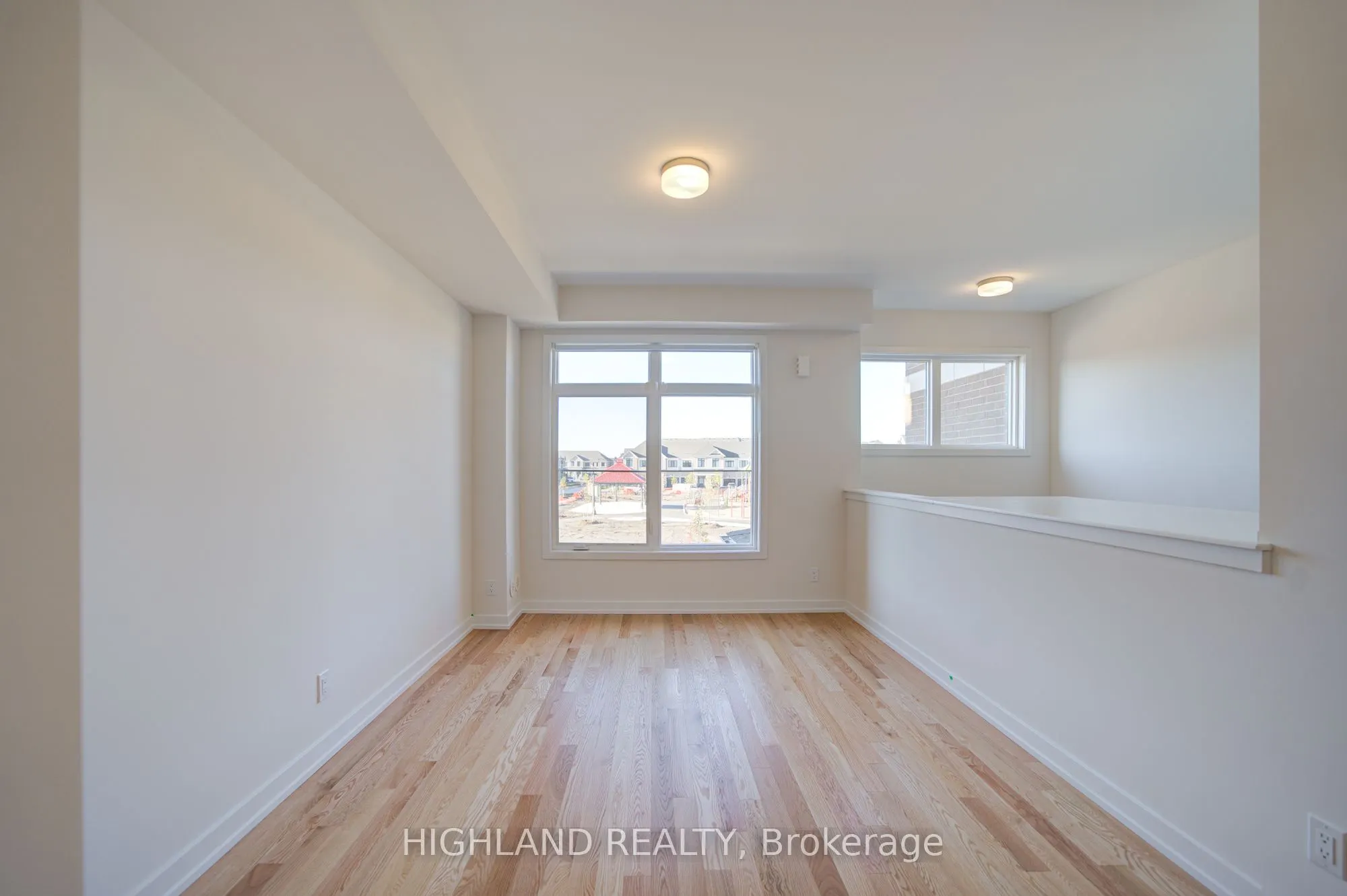 1164 Dartmouth Crescent