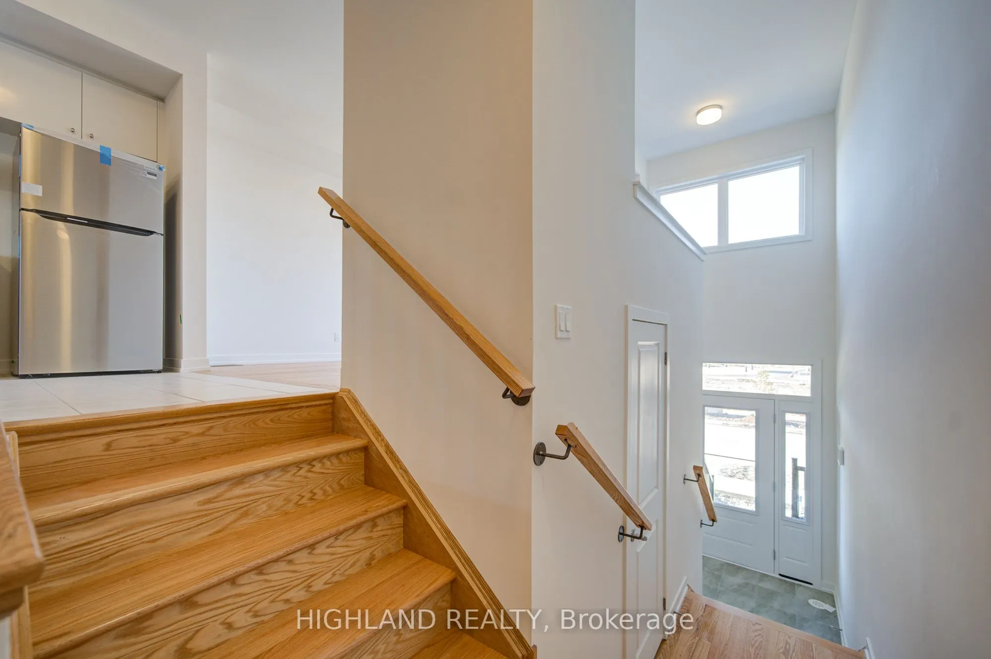 1164 Dartmouth Crescent