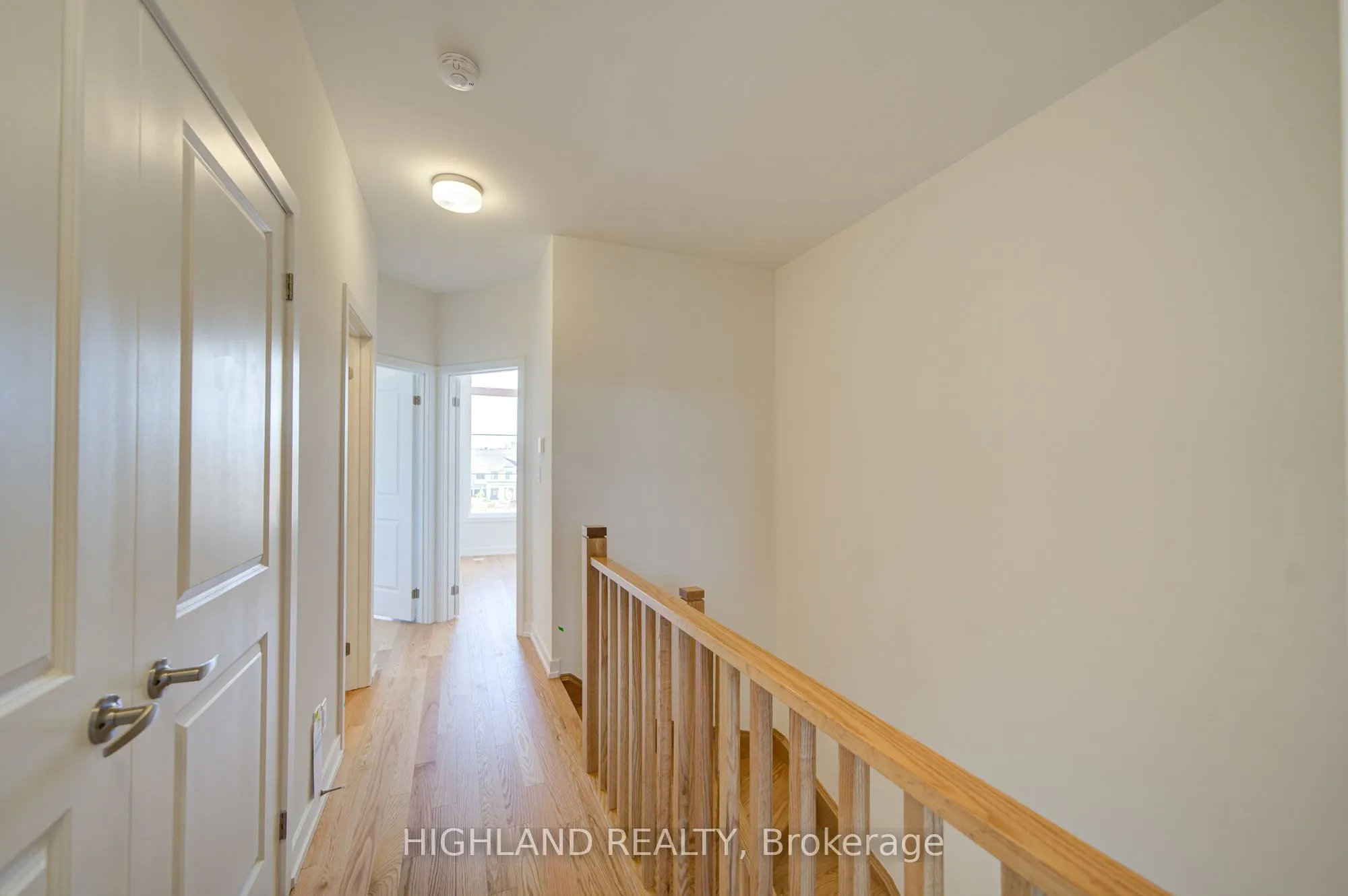1164 Dartmouth Crescent