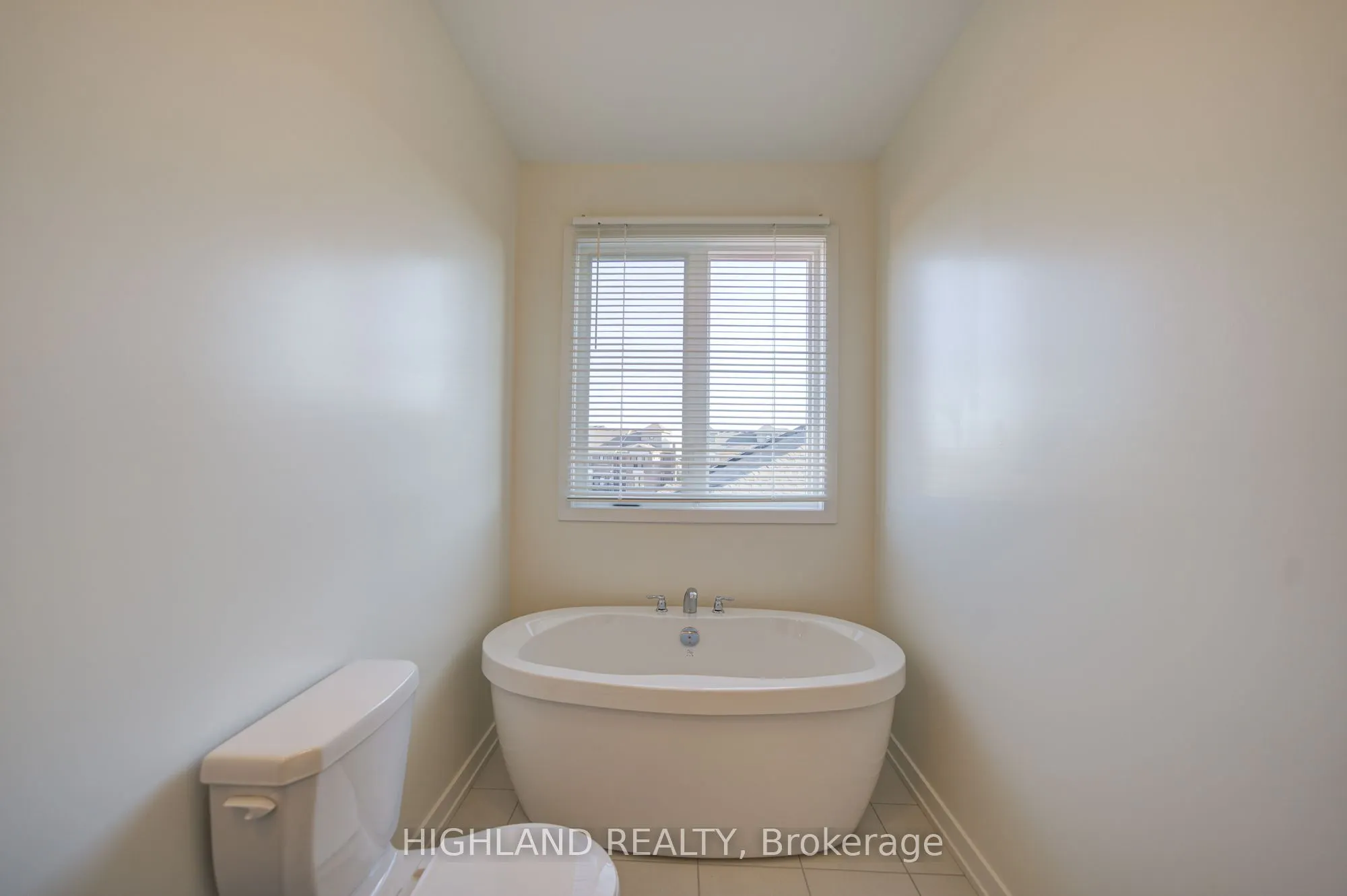 1164 Dartmouth Crescent