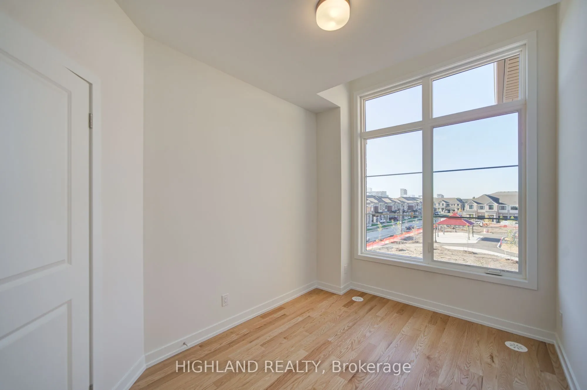 1164 Dartmouth Crescent