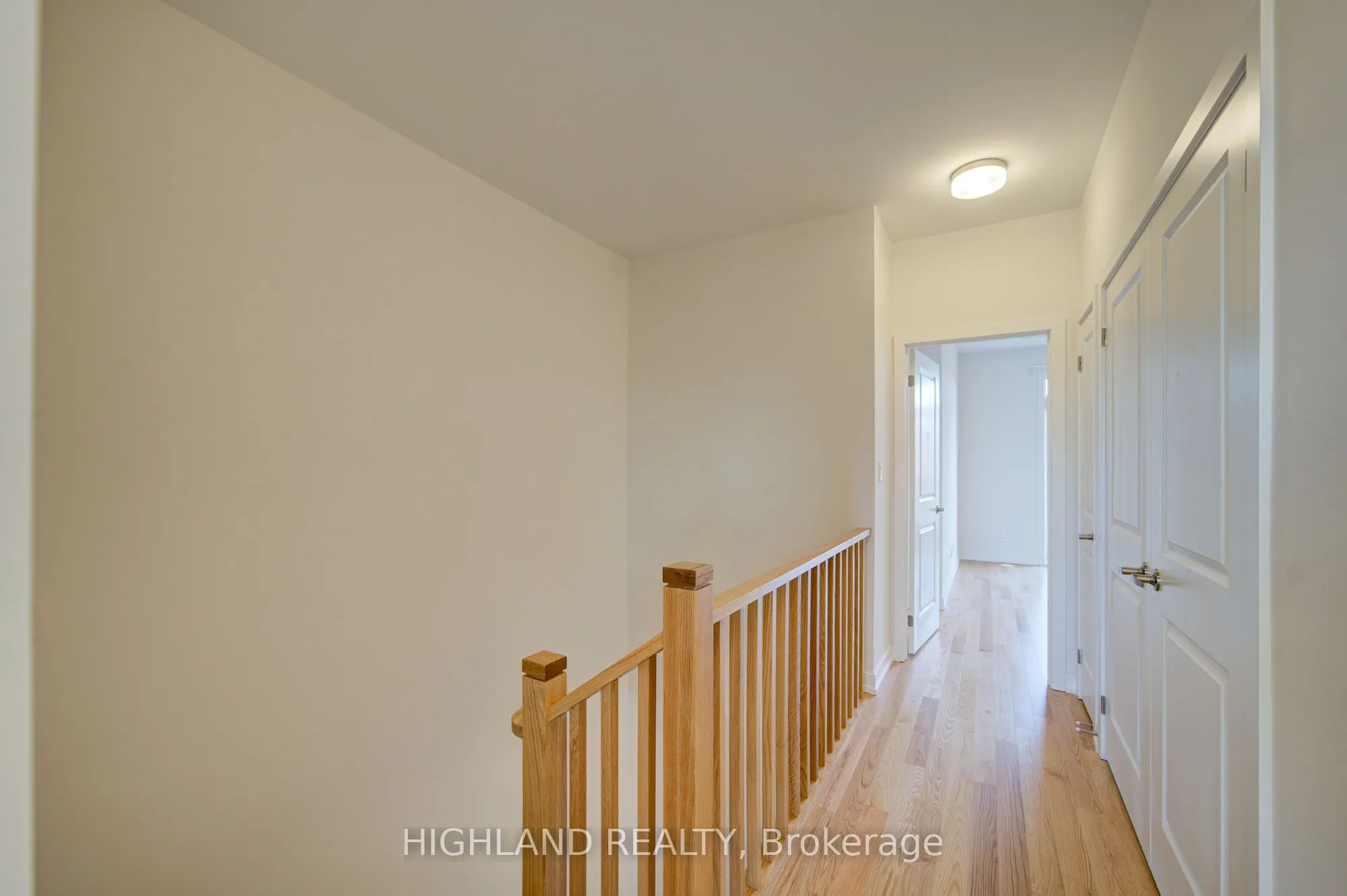1164 Dartmouth Crescent