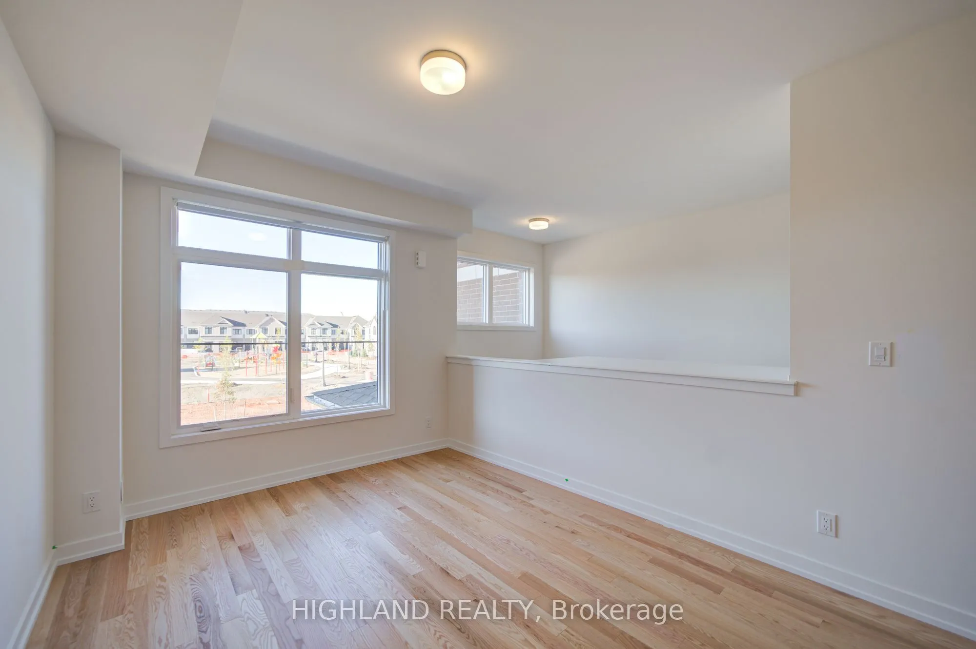 1164 Dartmouth Crescent