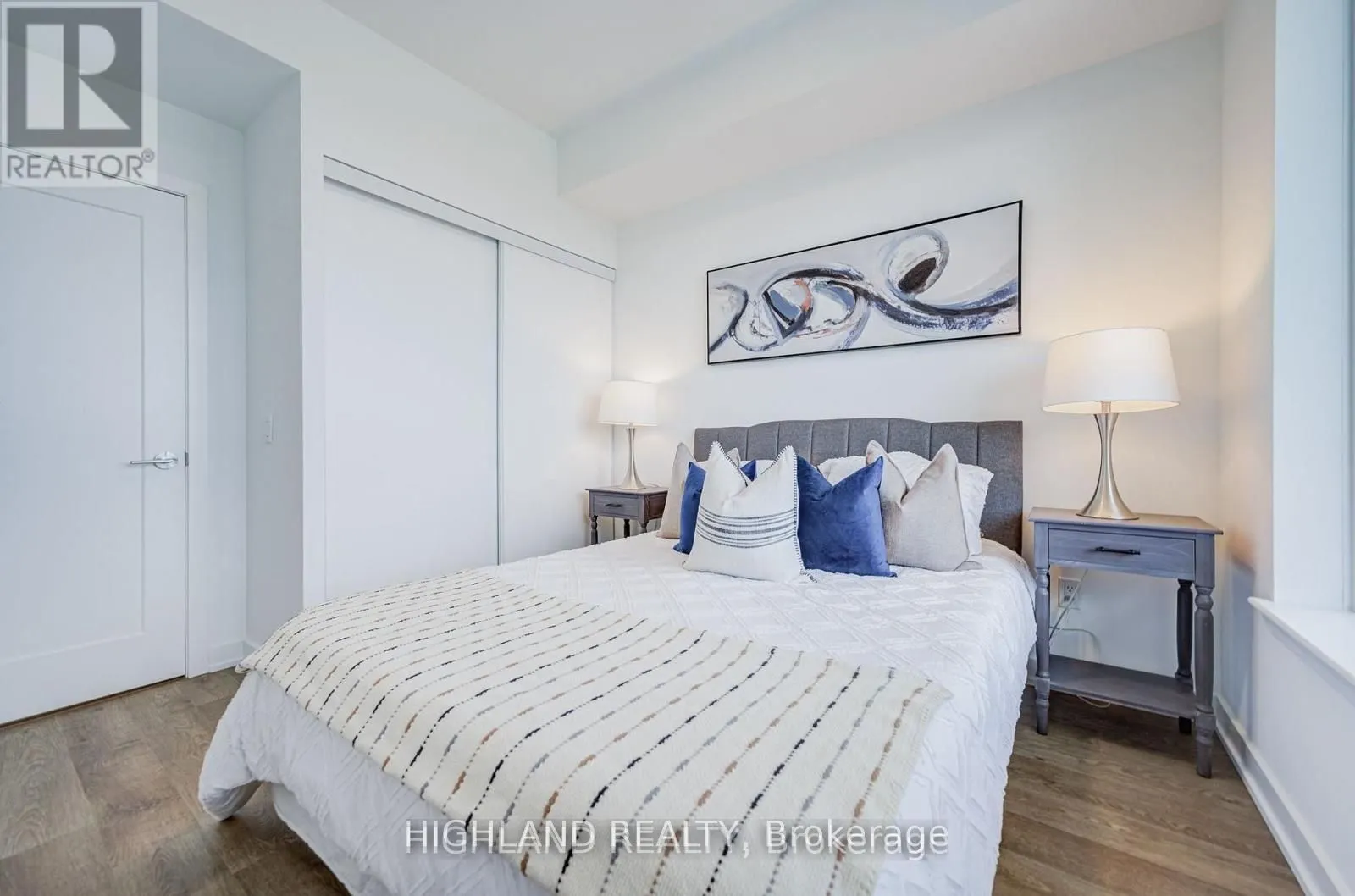 5081 Hurontario Street #3103