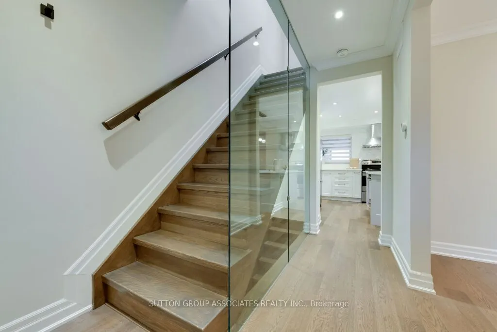 71 Kersdale Avenue