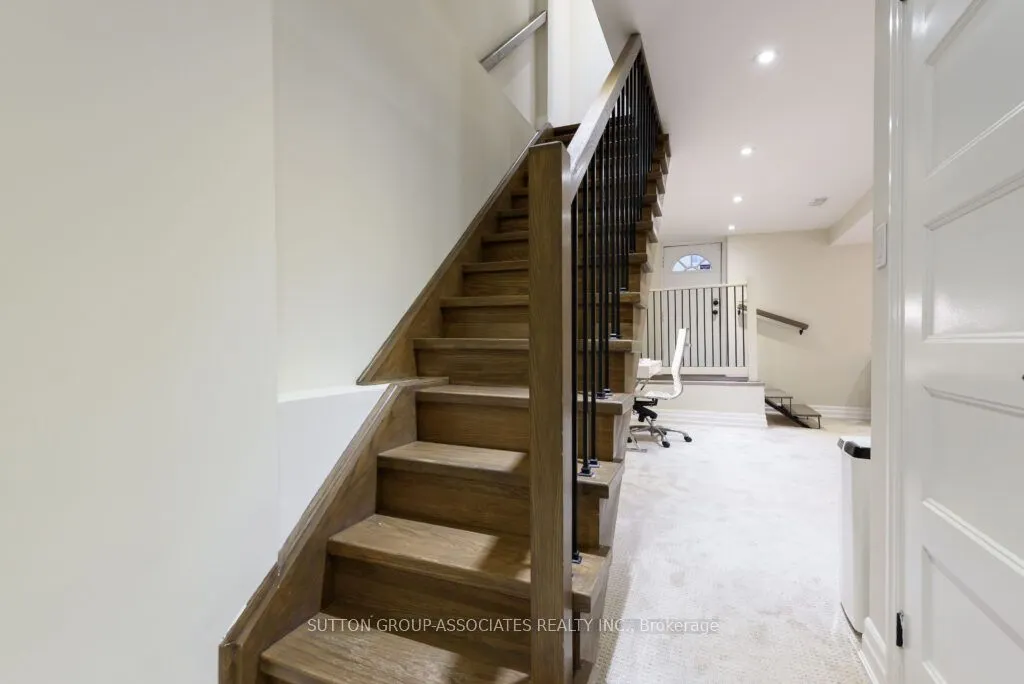 71 Kersdale Avenue