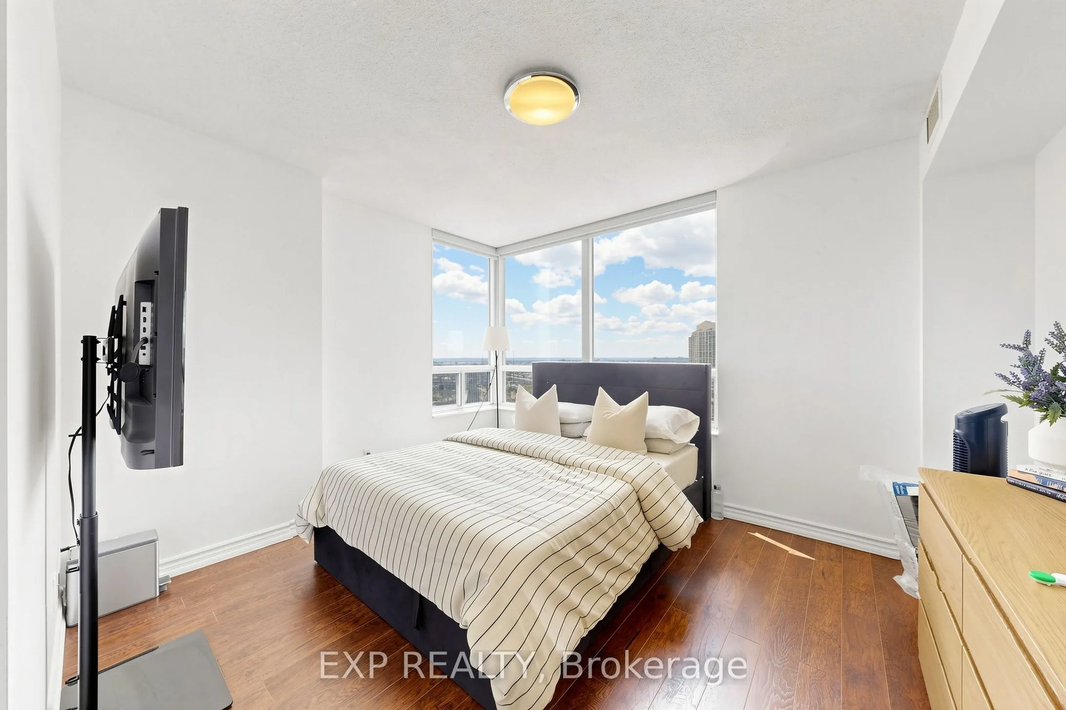 5233 Dundas Street W ##1428