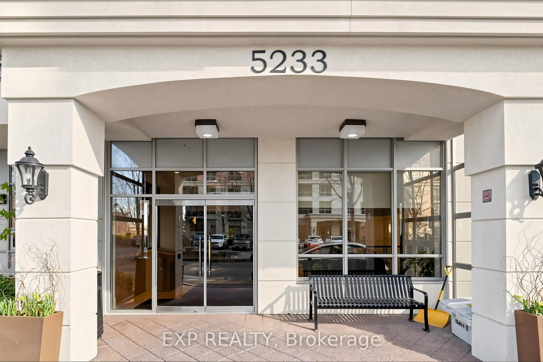 5233 Dundas Street W ##1428