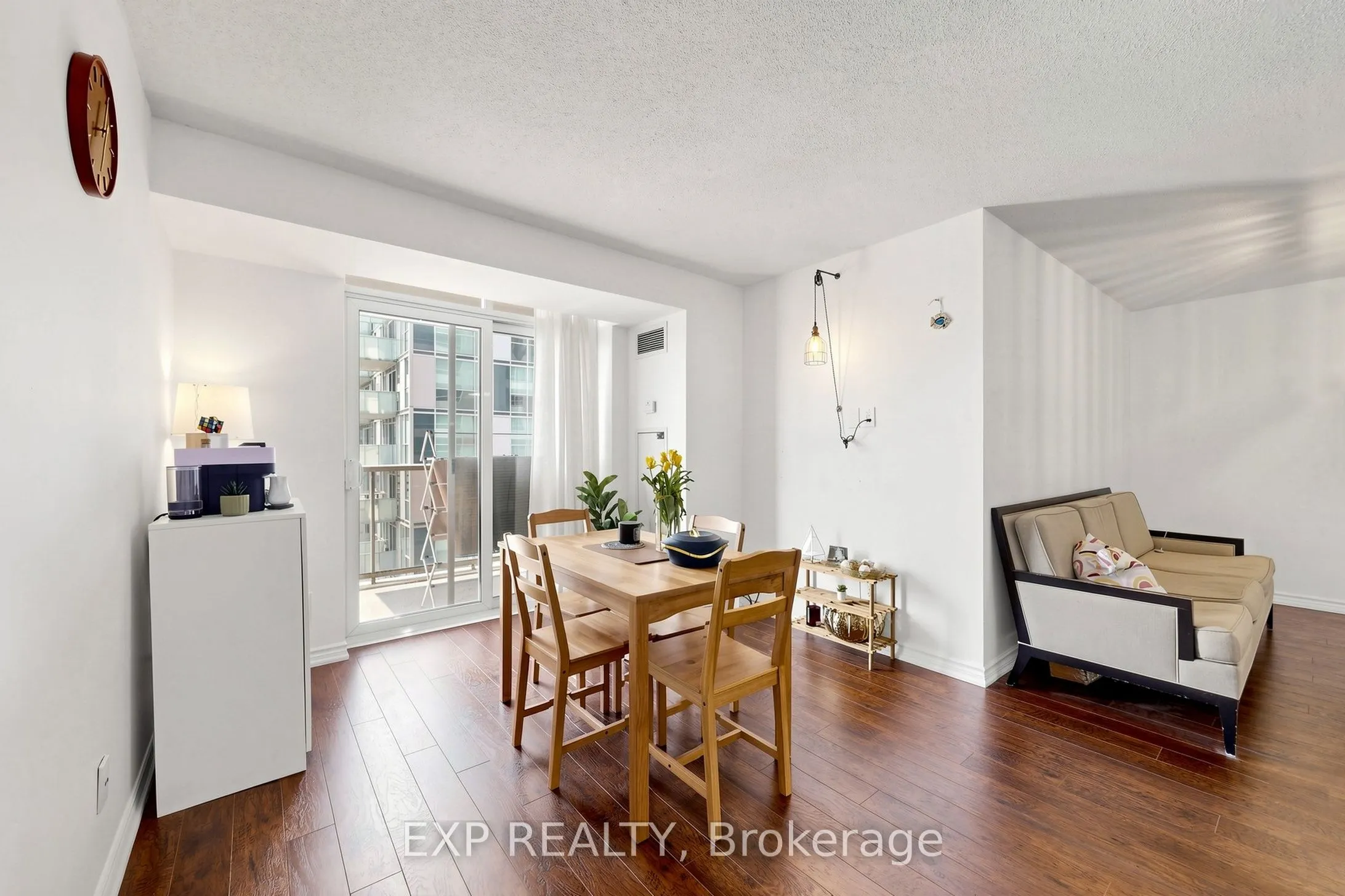 5233 Dundas Street W ##1428