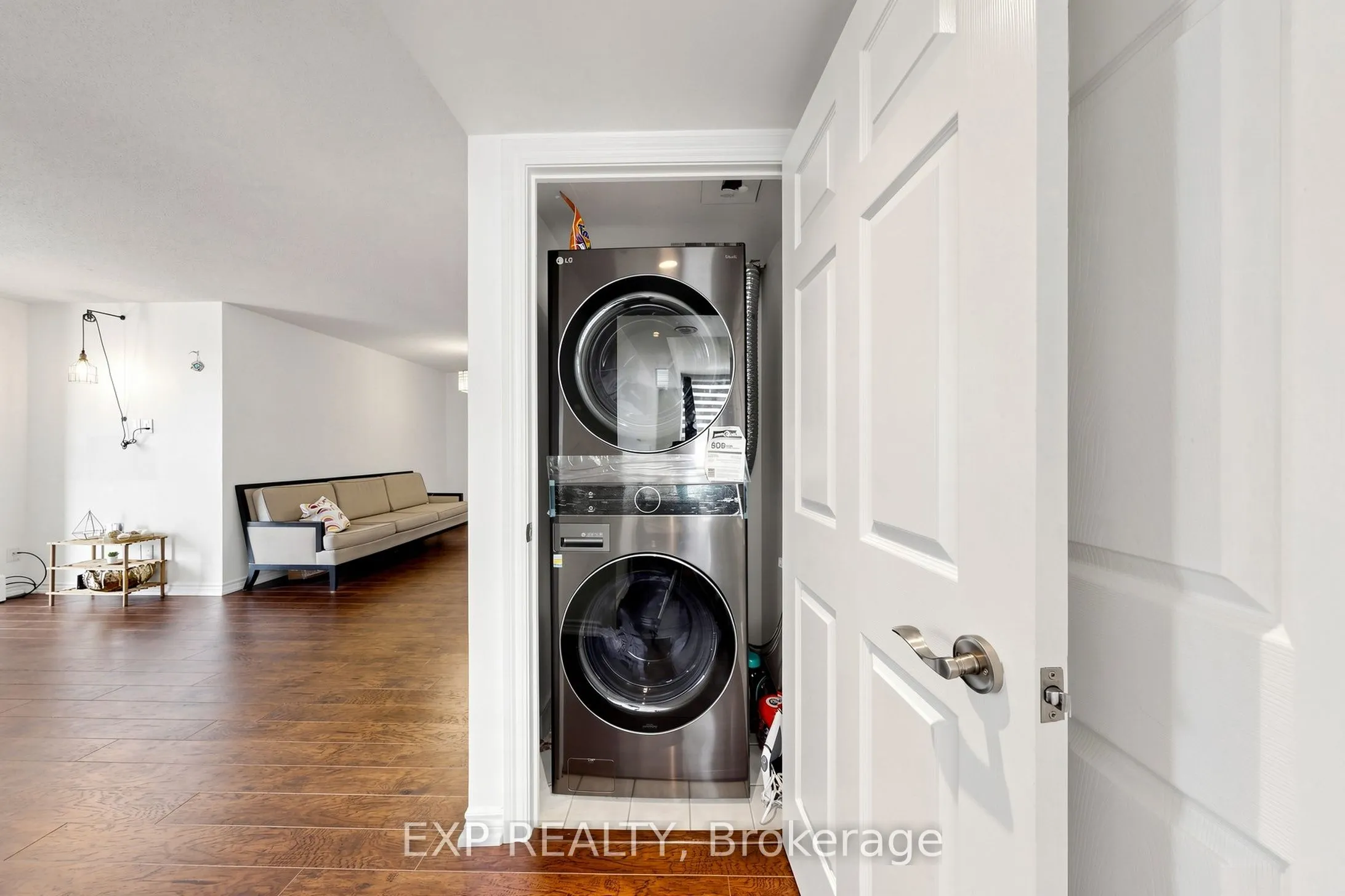 5233 Dundas Street W ##1428