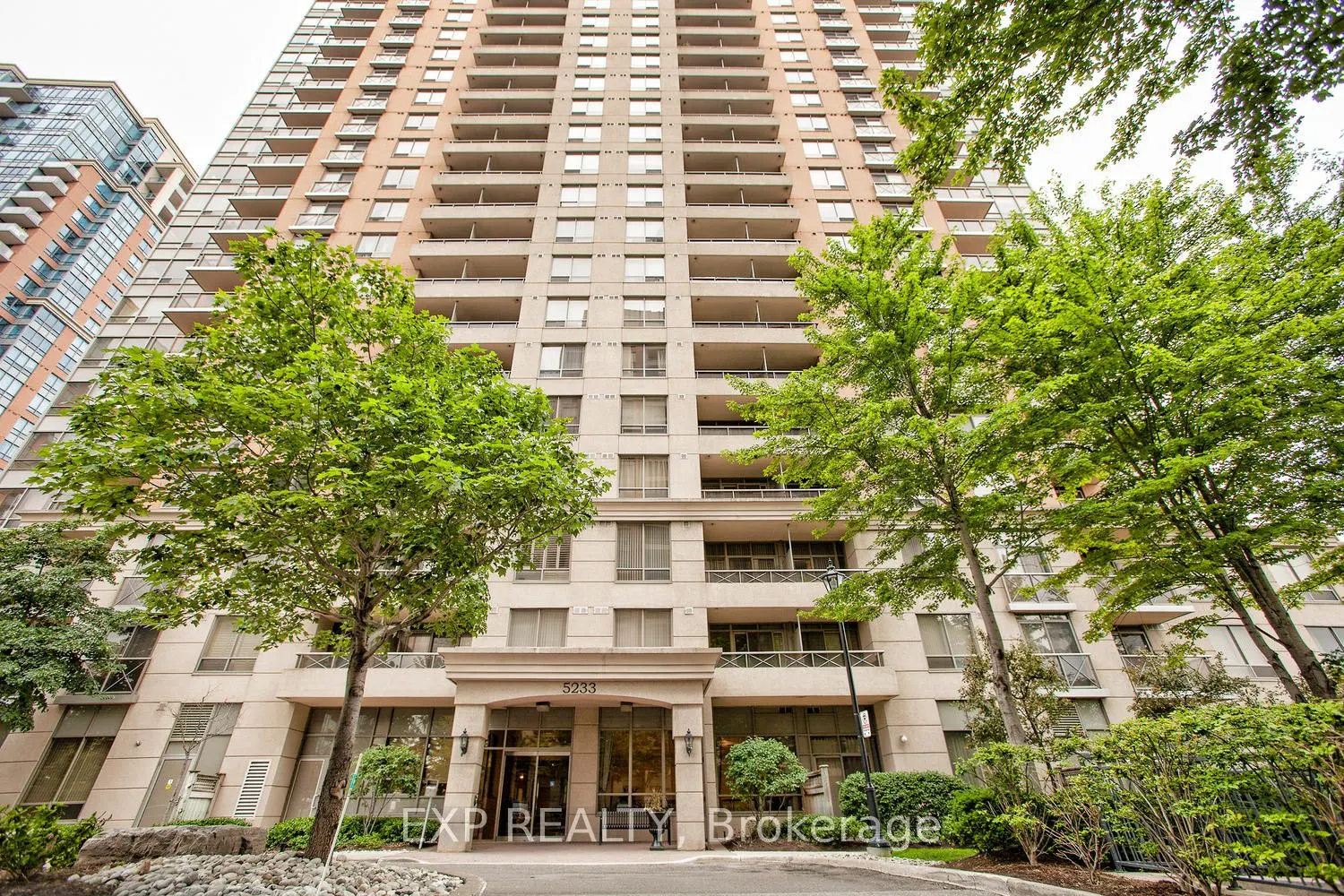 5233 Dundas Street W ##1428