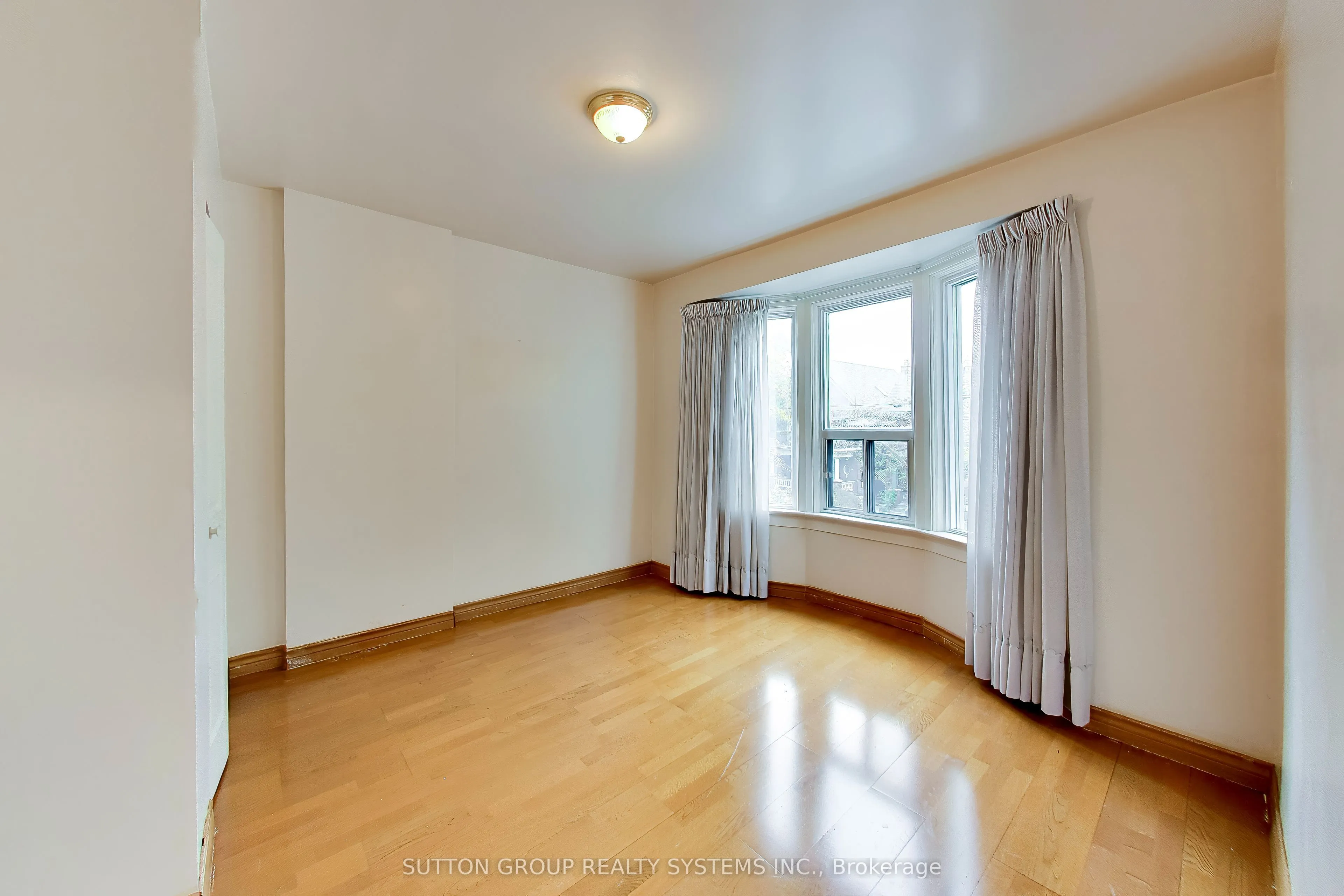 8 Alhambra Avenue