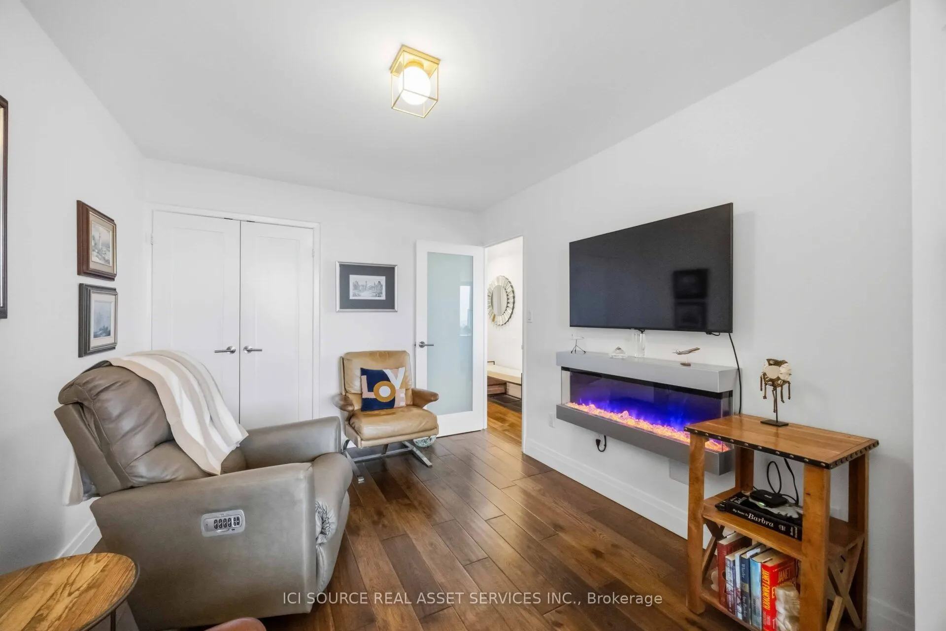 50 Quebec Avenue #1601