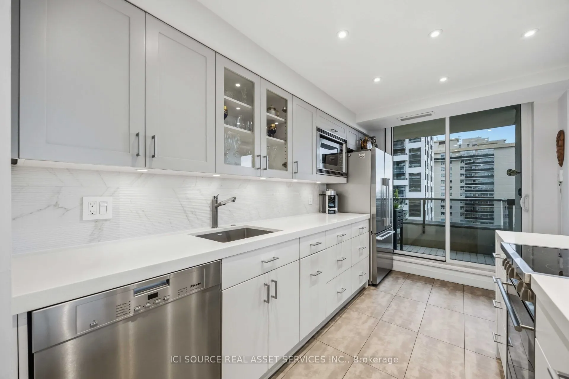 50 Quebec Avenue #1601