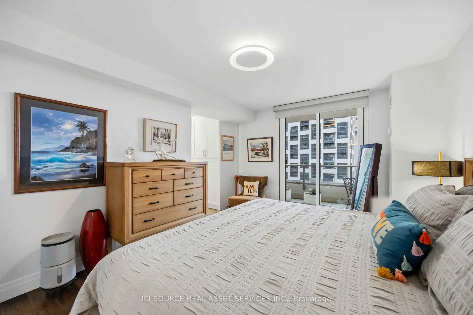 50 Quebec Avenue #1601
