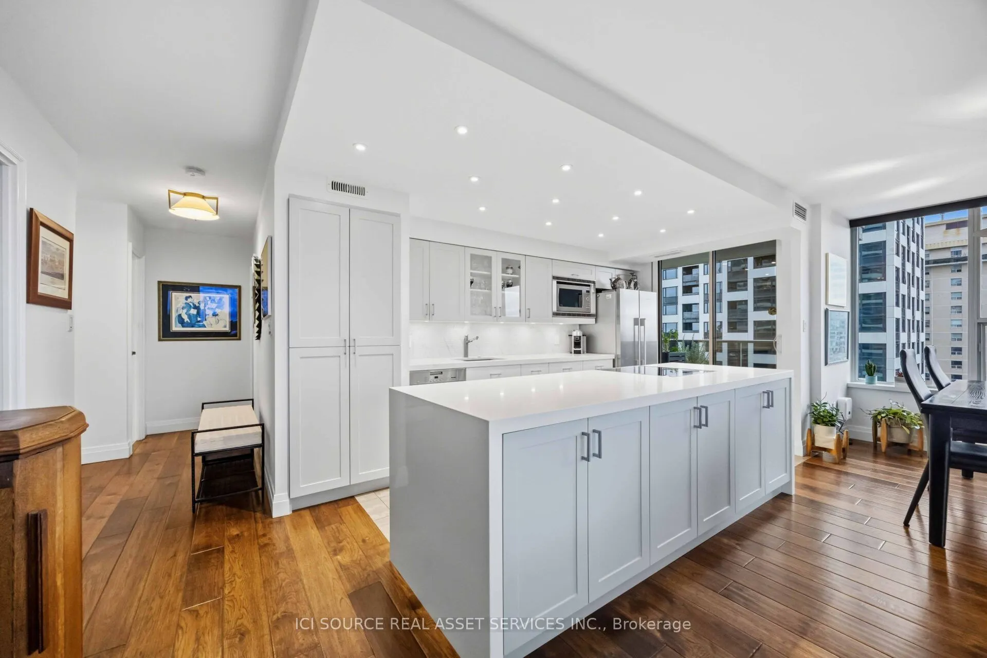 50 Quebec Avenue #1601