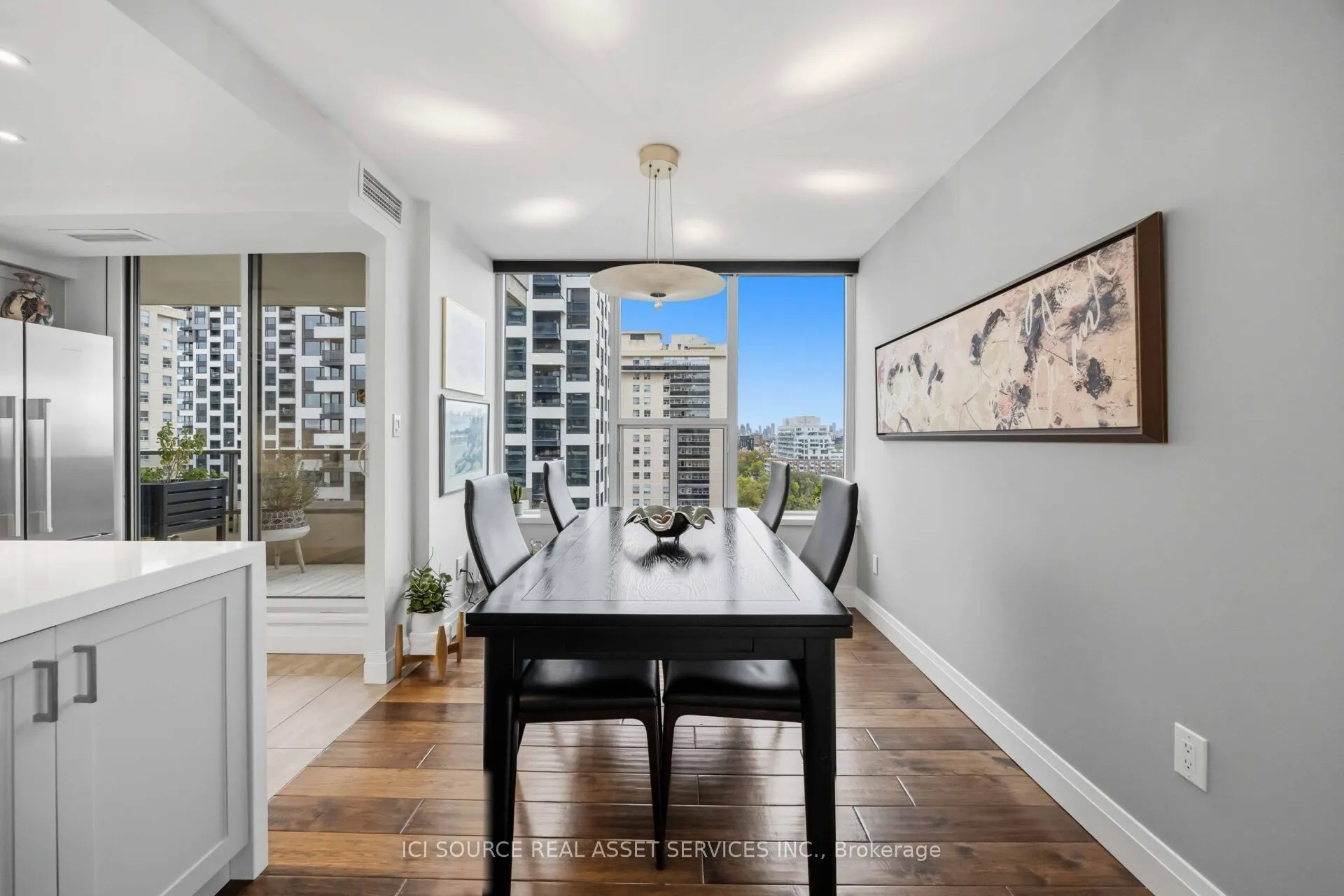50 Quebec Avenue #1601