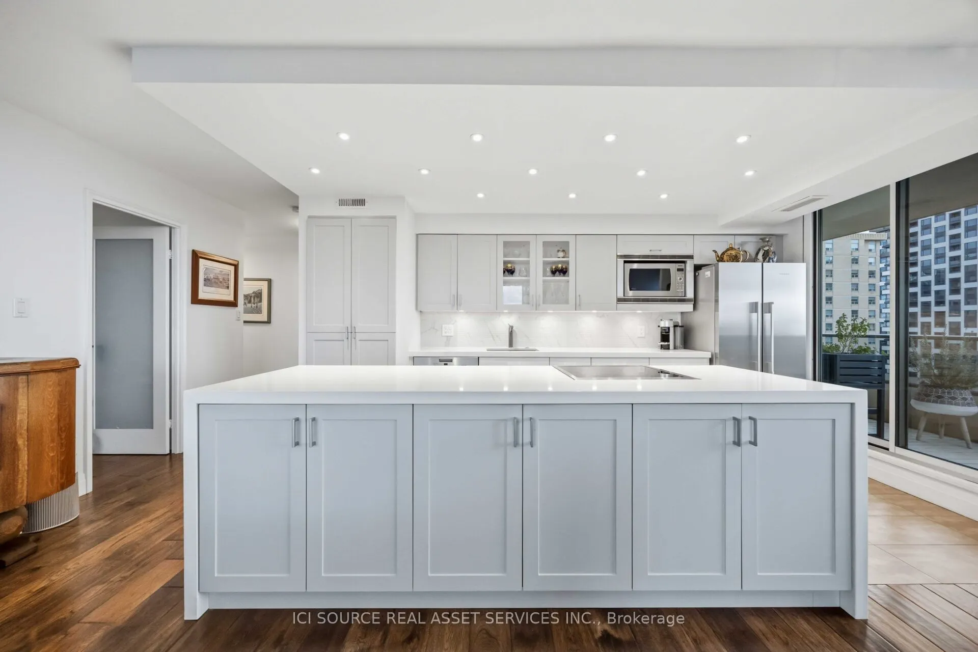 50 Quebec Avenue #1601